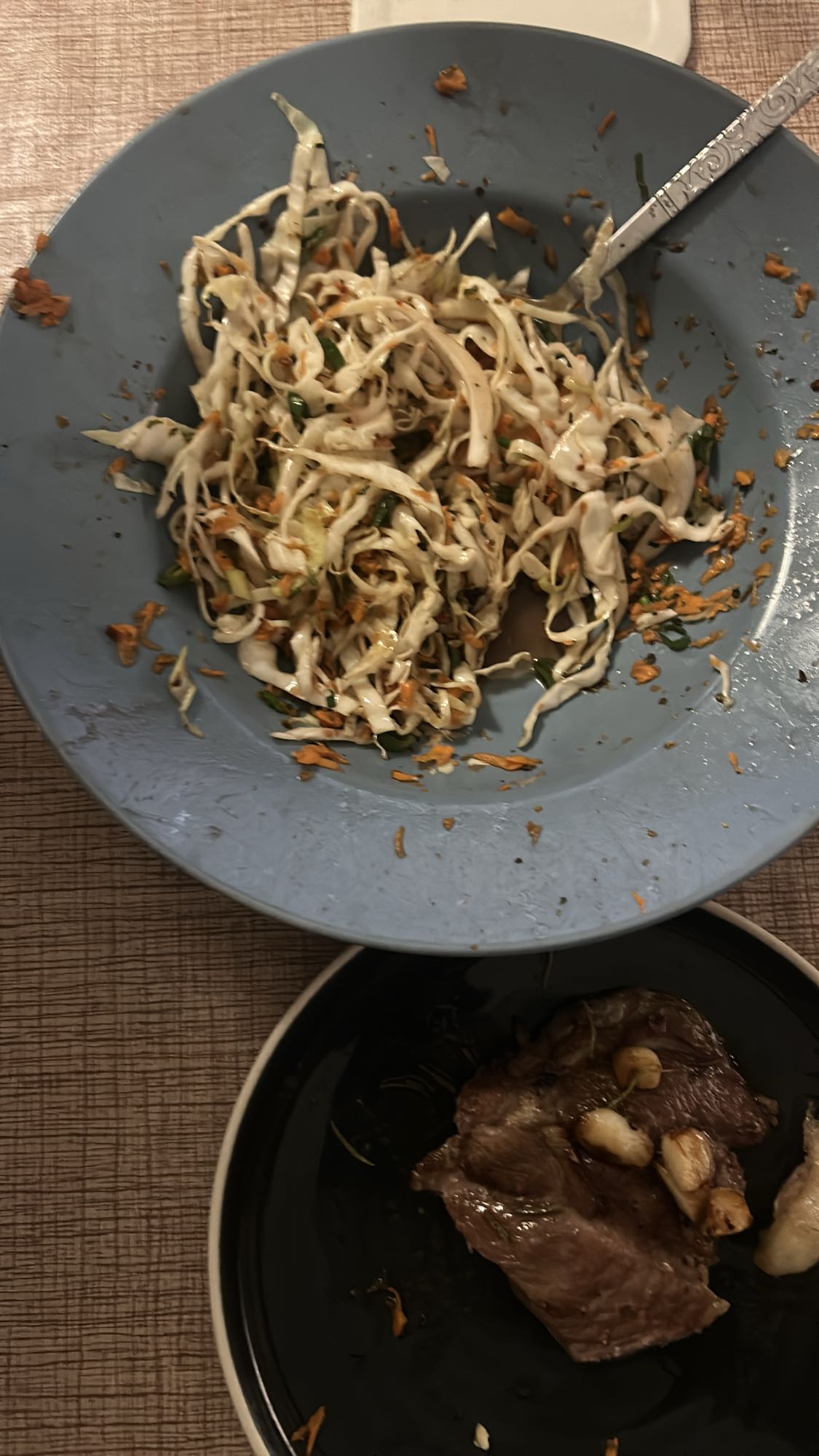 Lahana salatası ve biftek