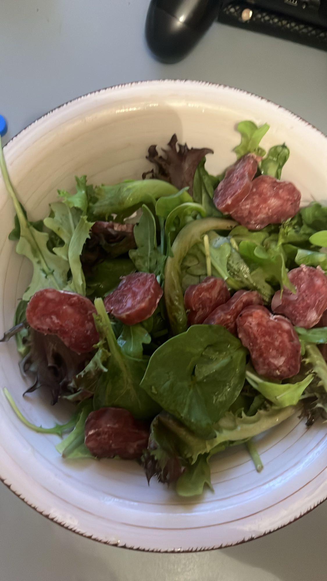 ensalada con salami
