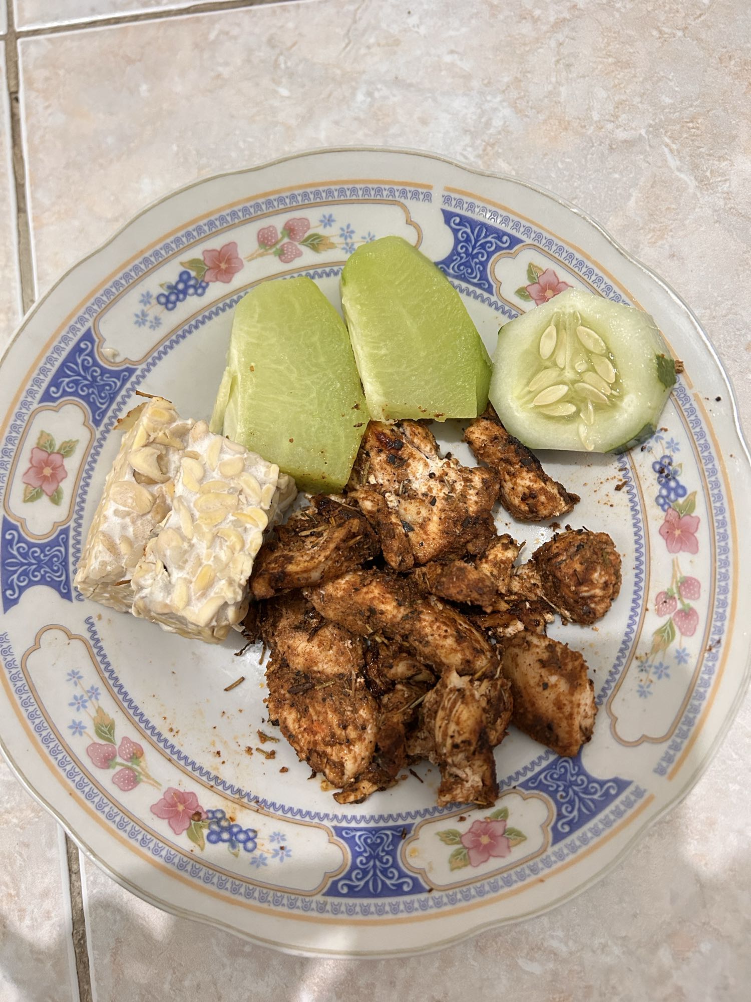 Ayam, tempe, labu, timun