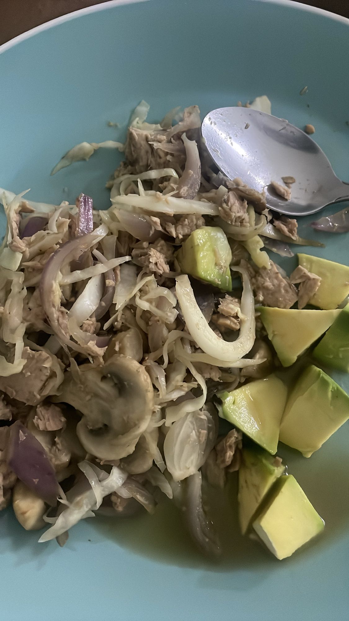 ensalada de atún y aguacate