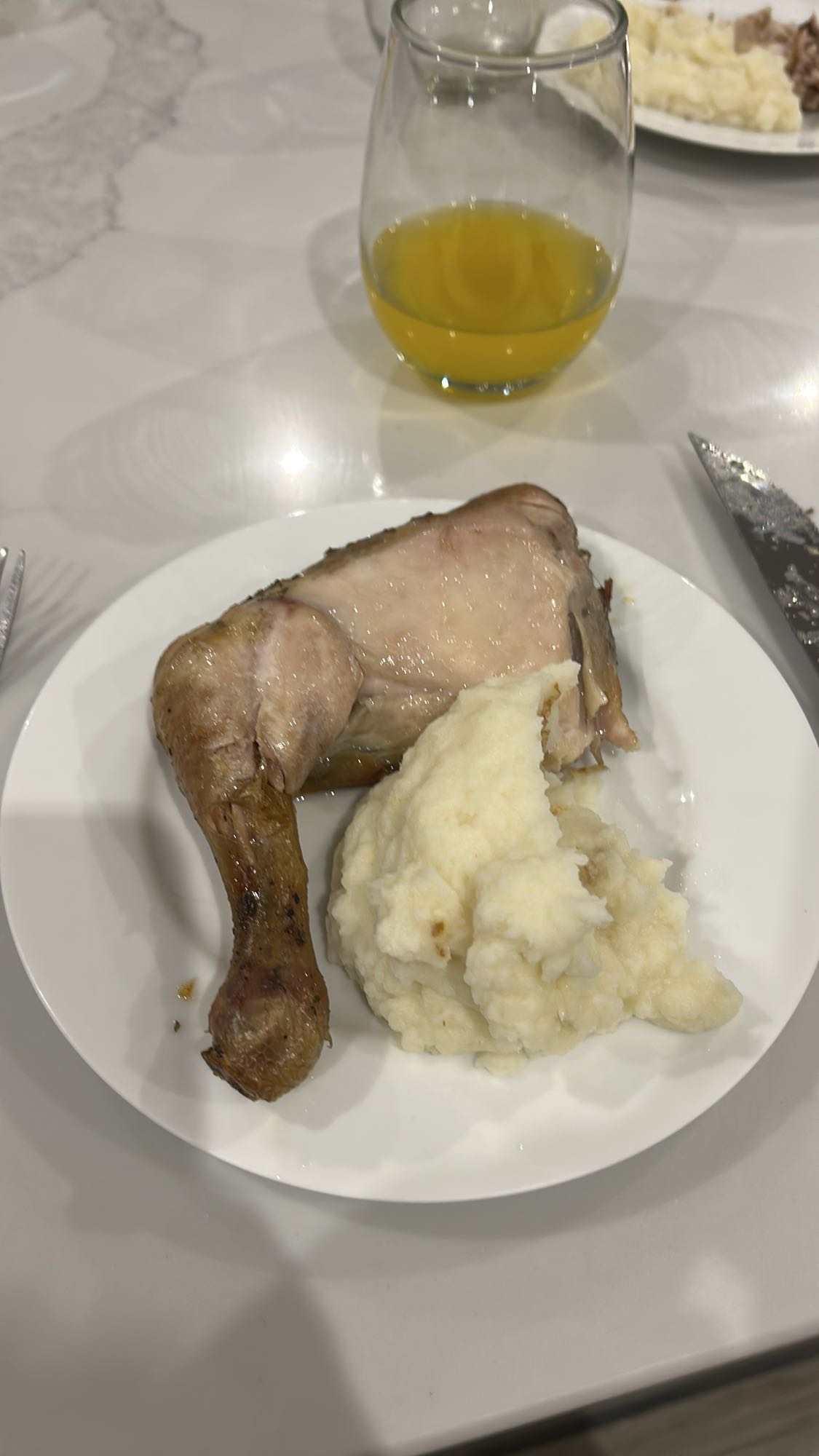 Pollo con puré y jugo