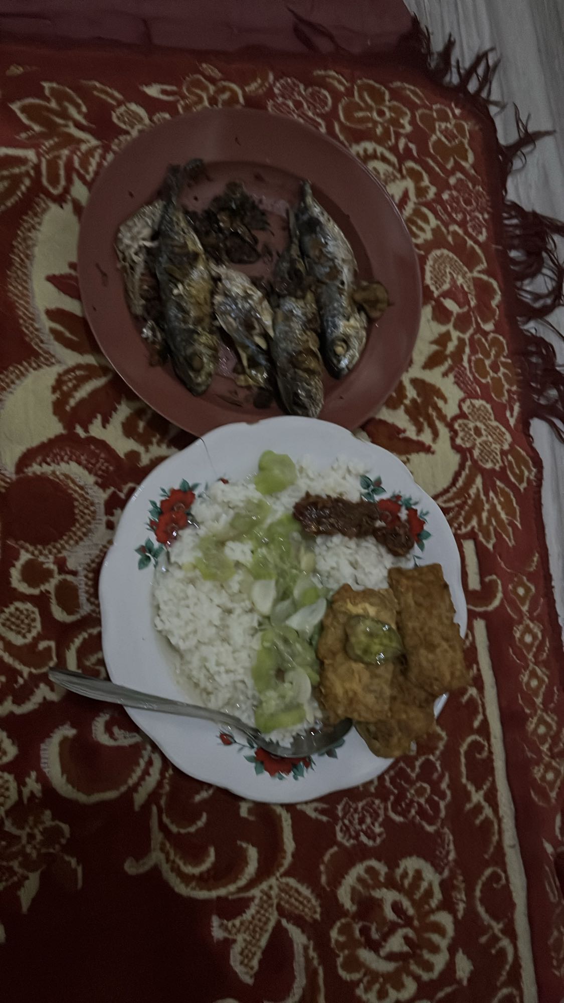 Nasi, ikan goreng, tempe