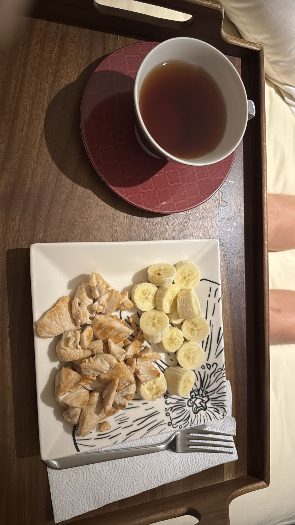 Pollo, plátano y té