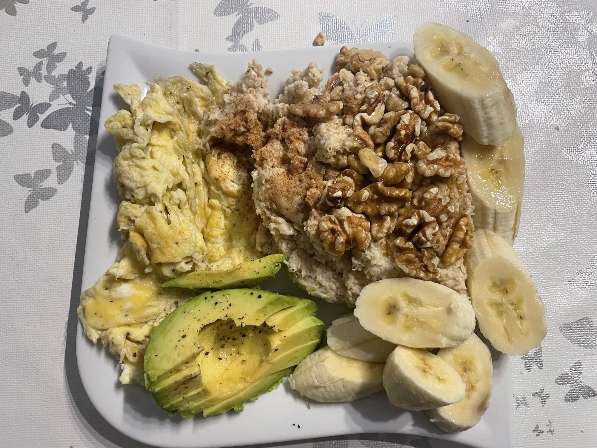 Ontbijtbord met Haferflocken, Ei und Obst