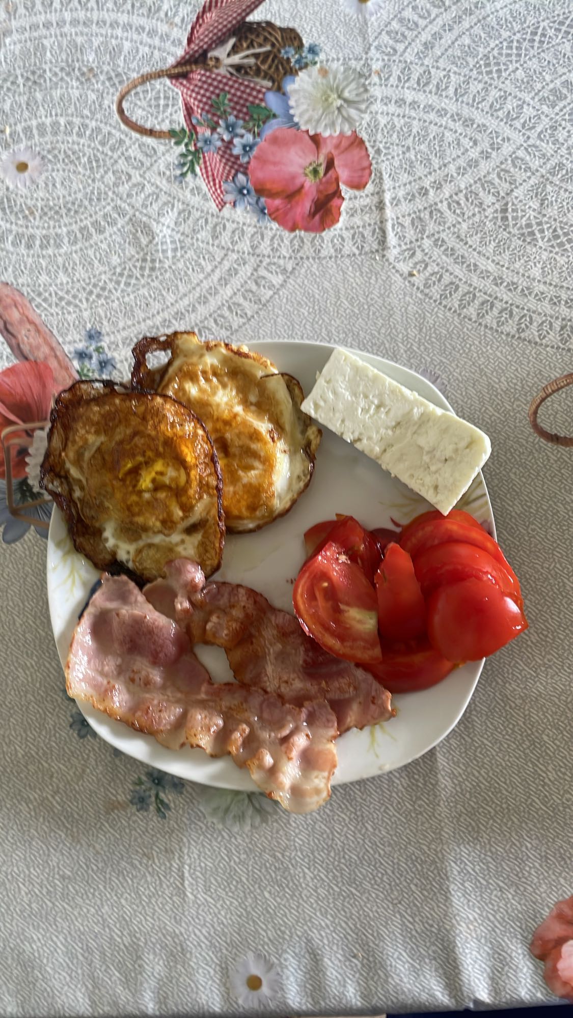 Eggs, Bacon & Veggie Plate