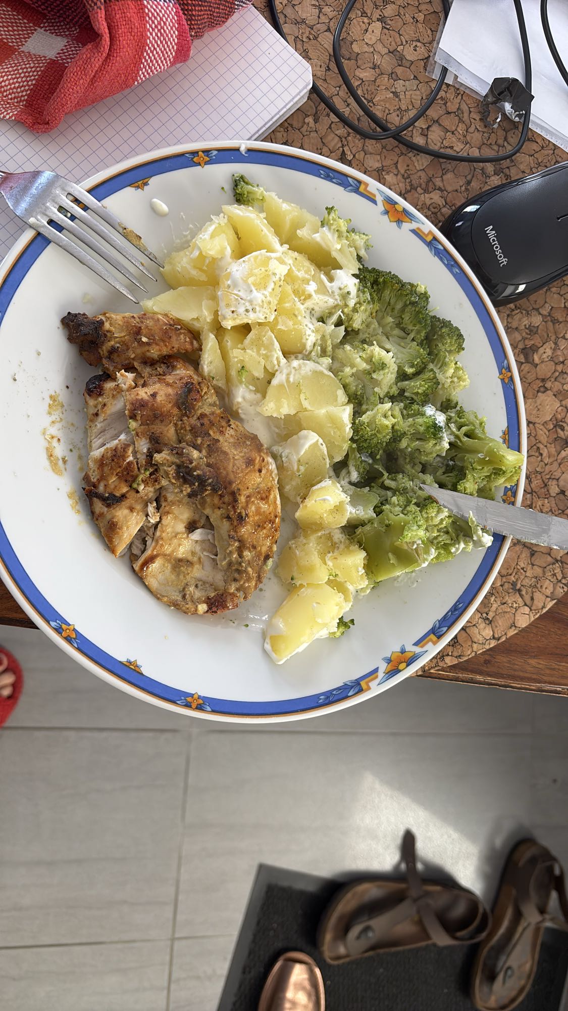 Poulet, pommes de terre, brocoli