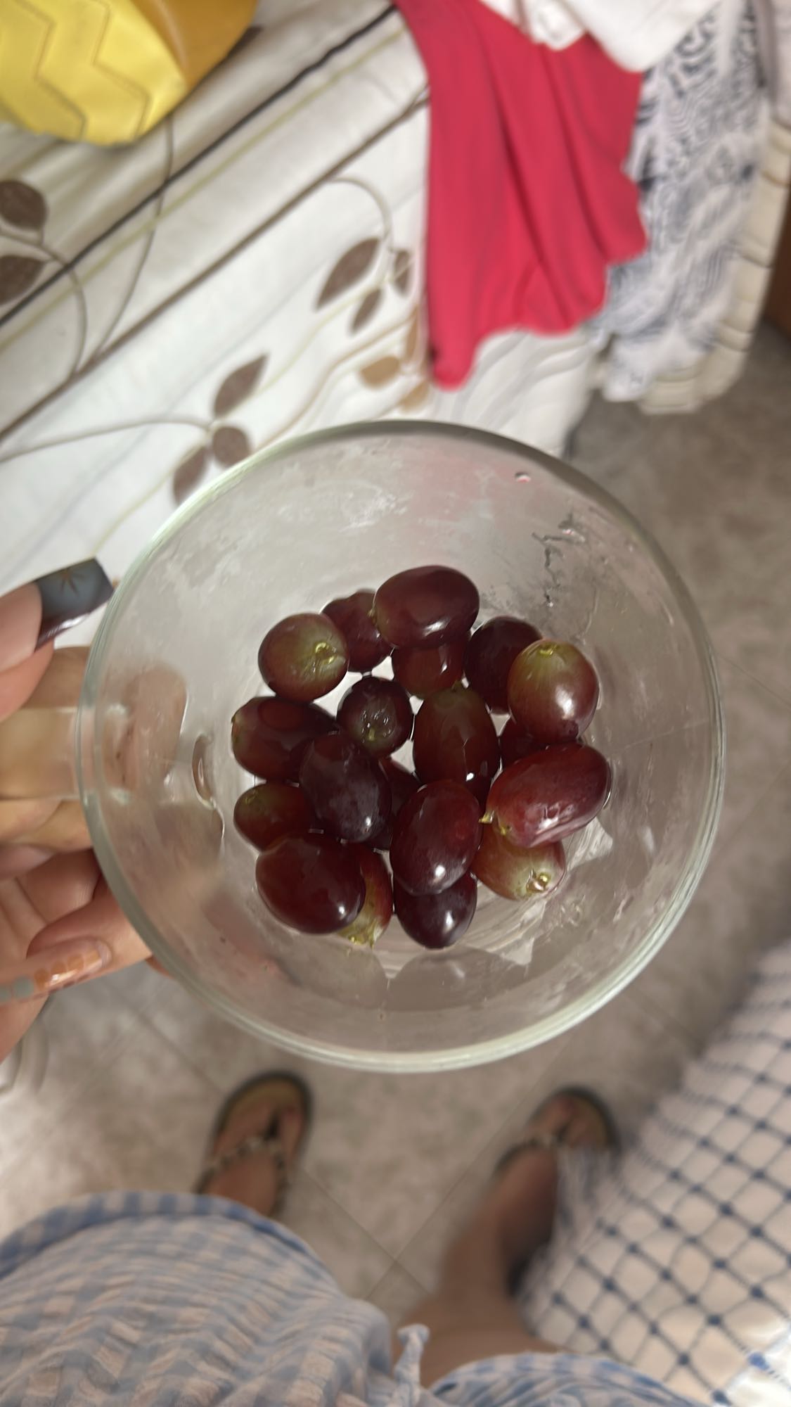 Uvas rojas frescas
