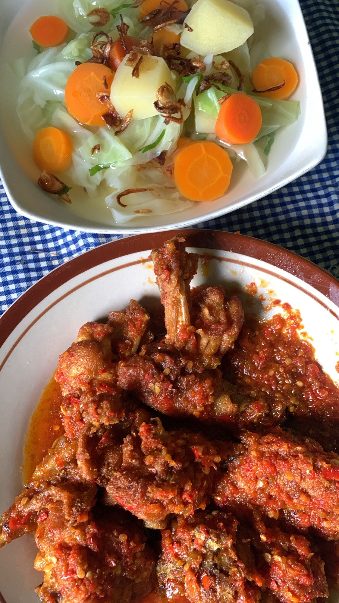 Ayam goreng sambal & sup sayur