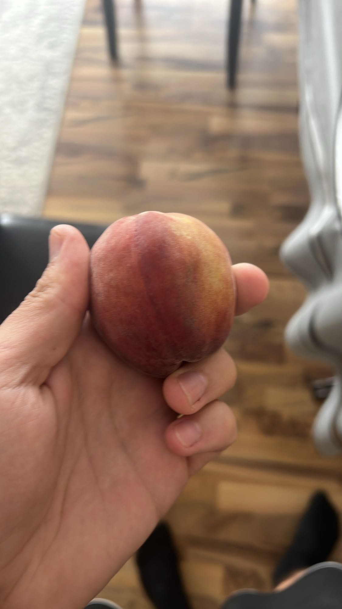 Piersică proaspătă