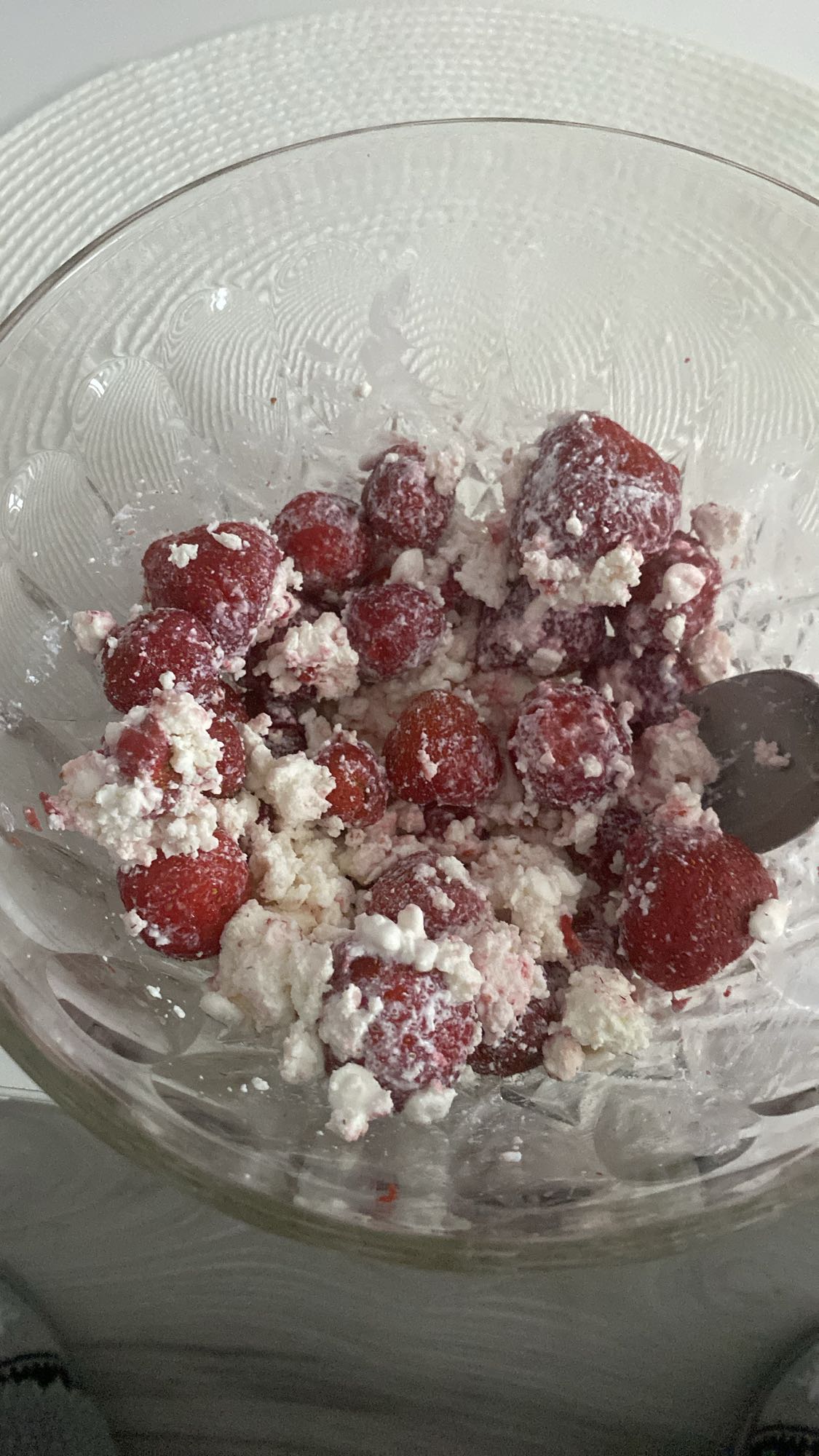 Twaróg z truskawkami