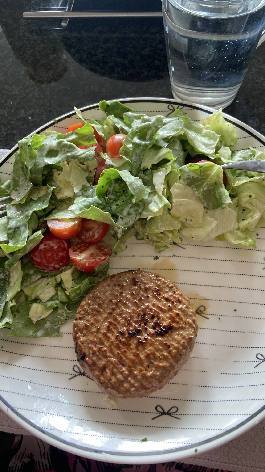 Hamburger met salade