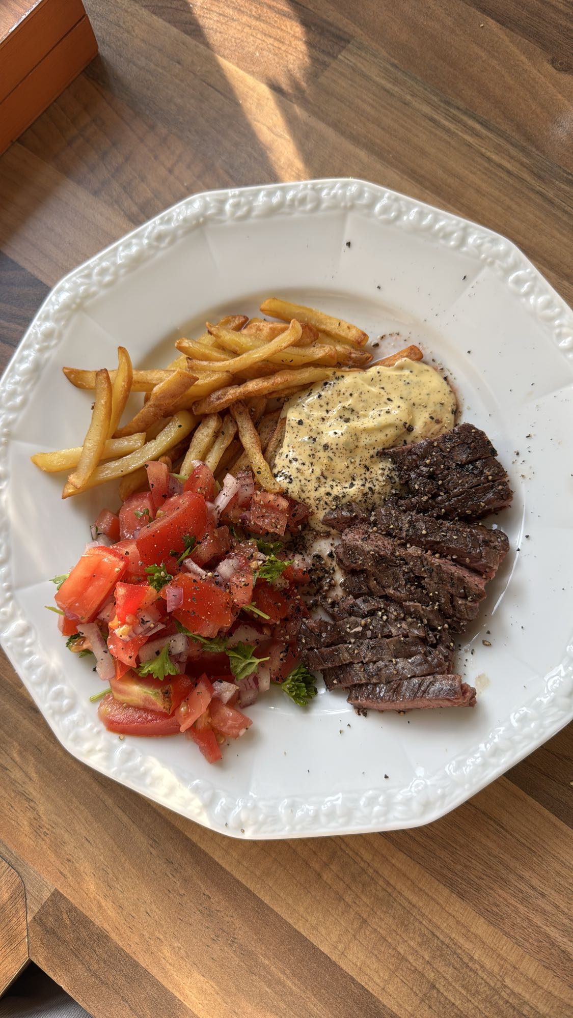 Biff med pommes och sallad