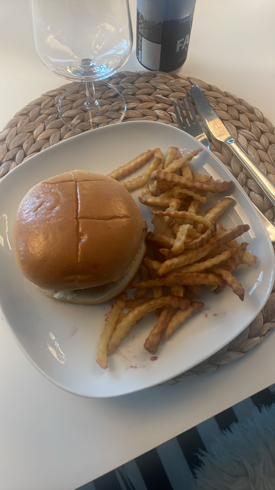 Hamburgare med pommes