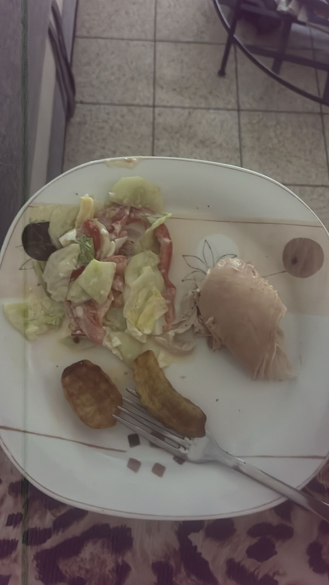 Poulet, salade et pommes