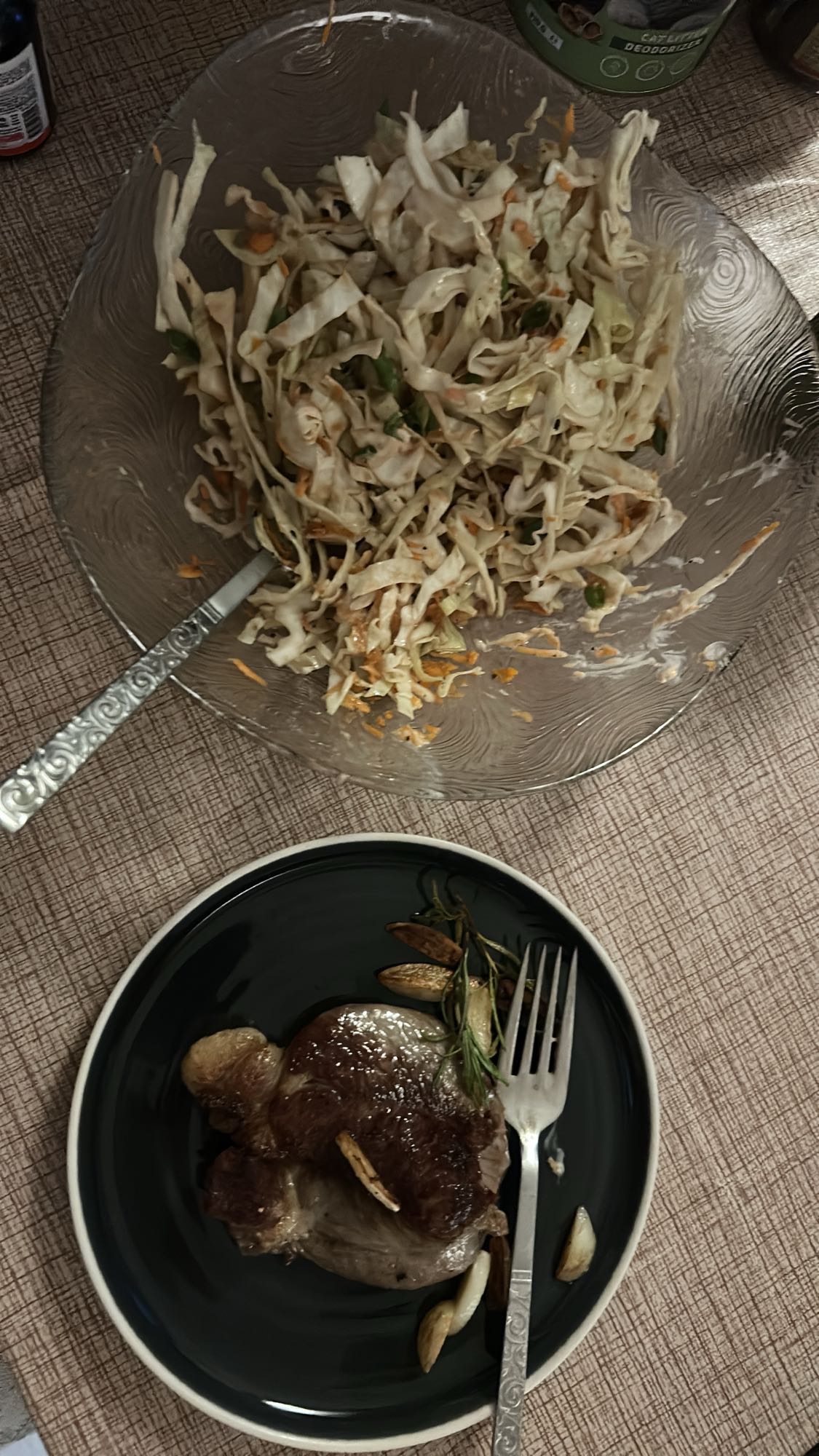 Biftek ve lahana salatası