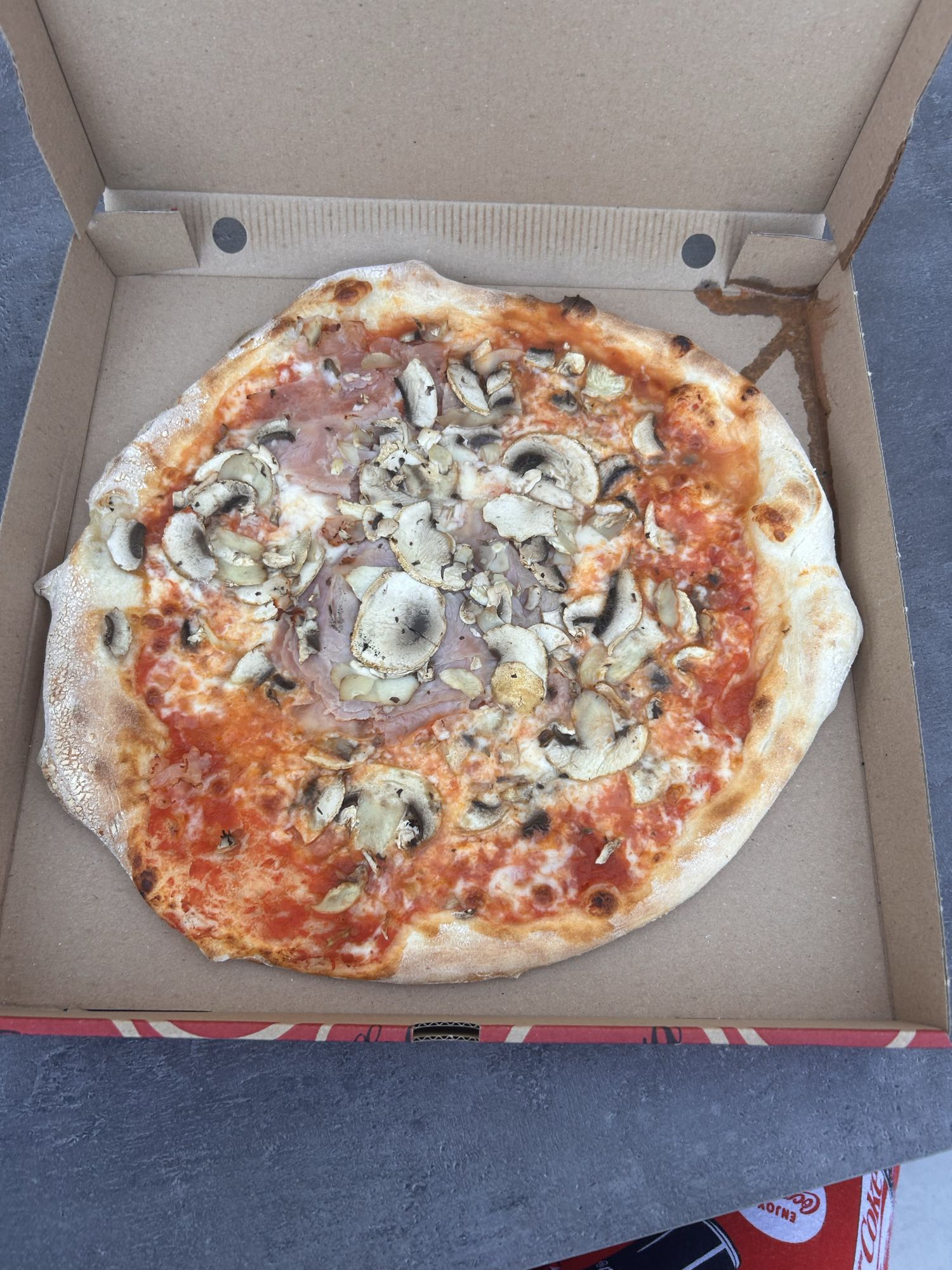 Pizza jambon champignons
