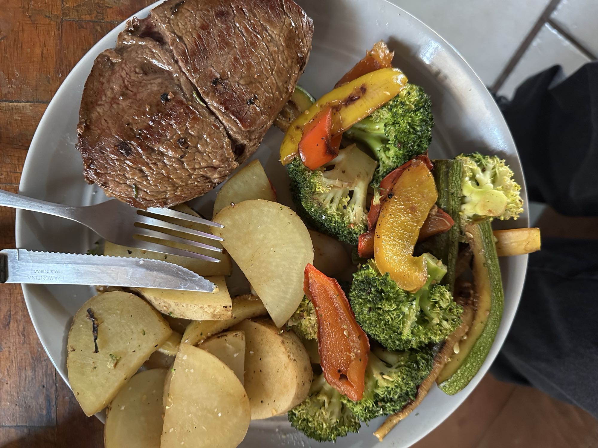 Carne con papas y verduras