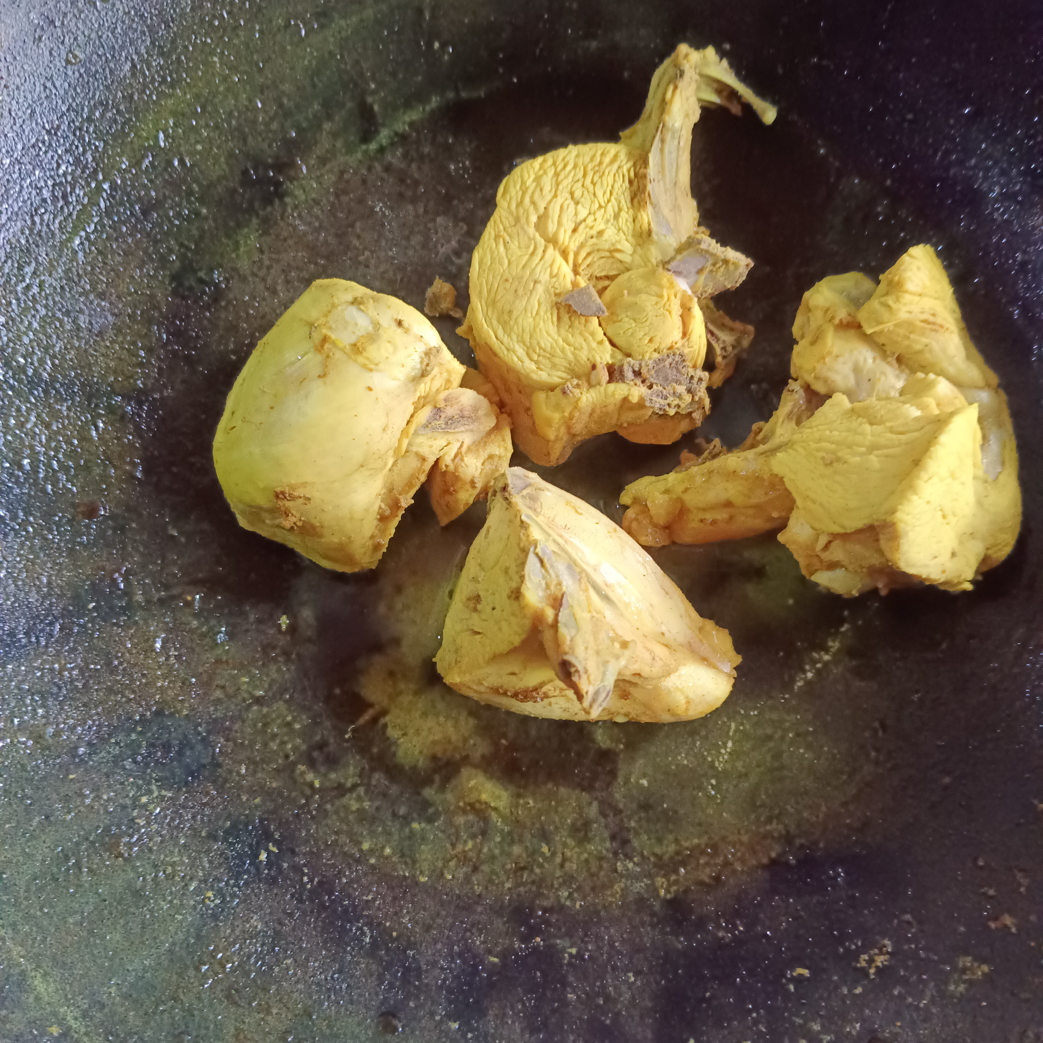 Boiled Chicken Pieces