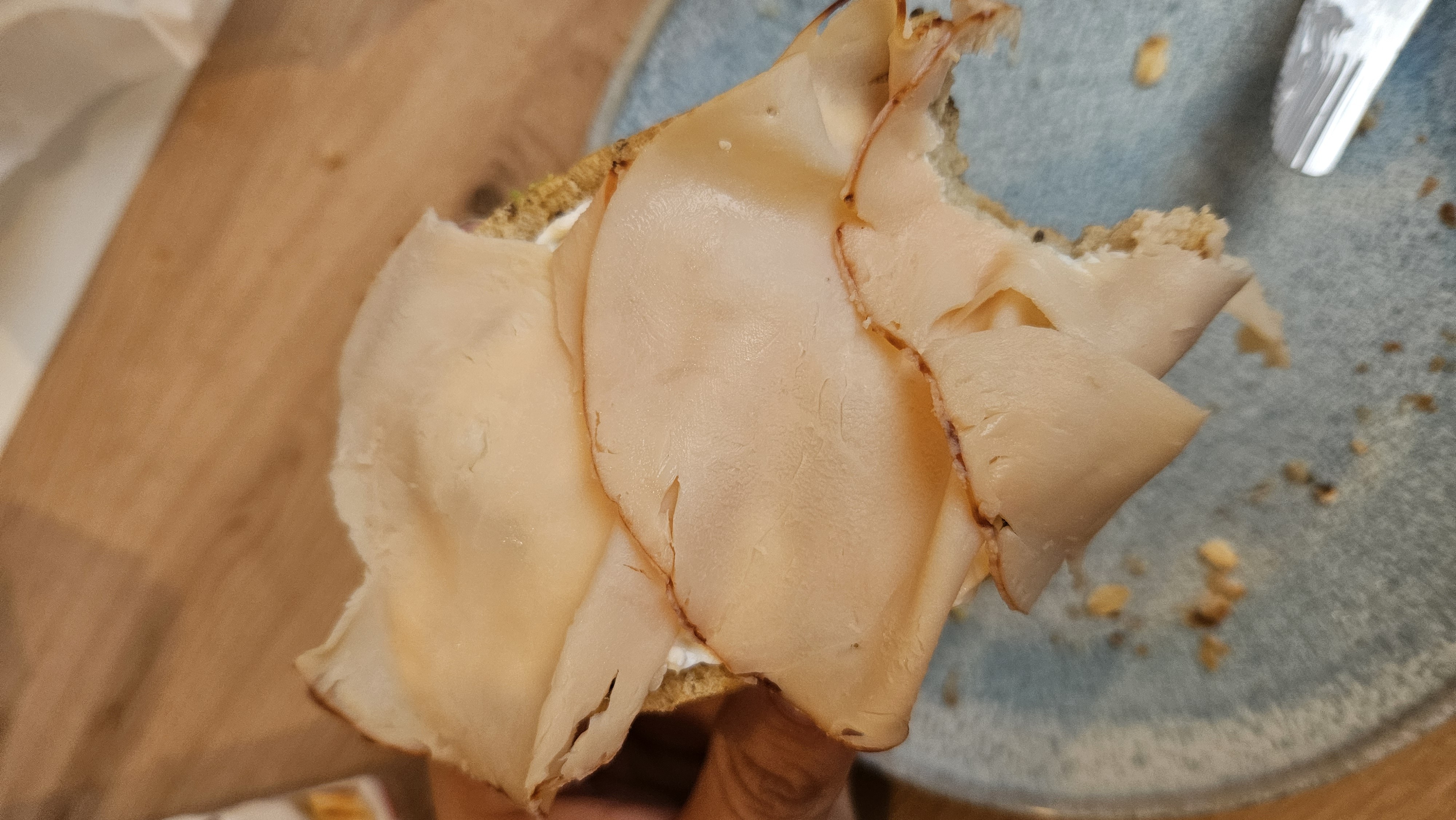 Chiabrötchen mit Frischkäse und Hähnchenbrust