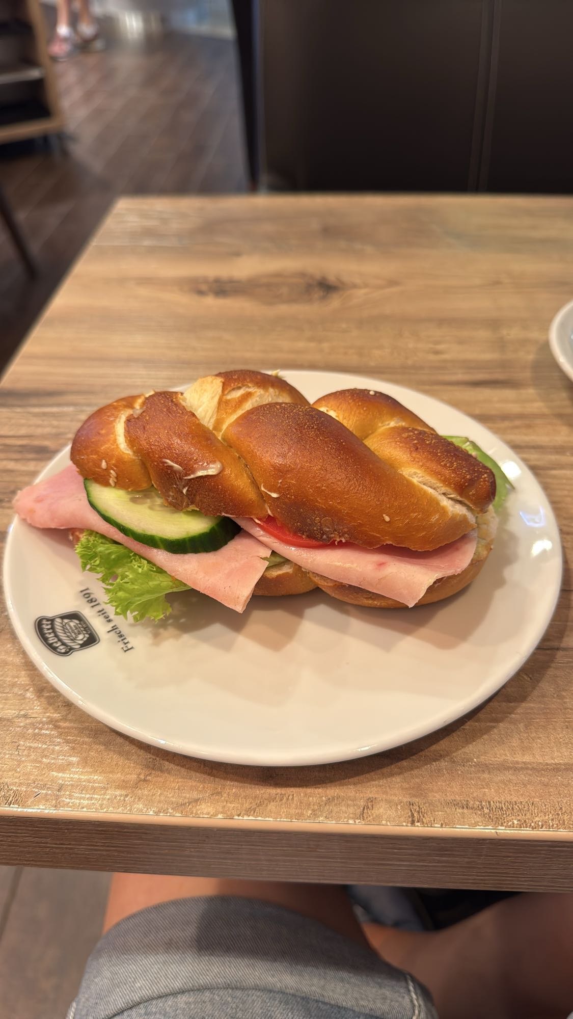 Laugenbrötchen Sandwich