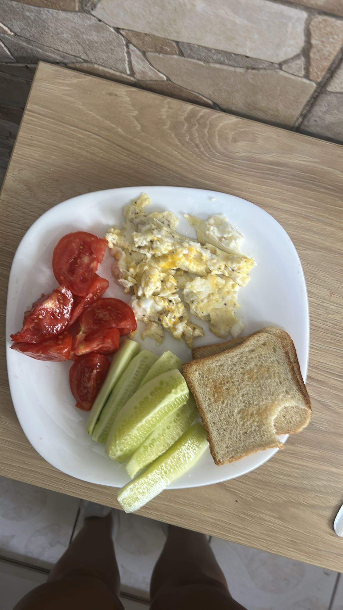 Tojásos reggeli zöldséggel