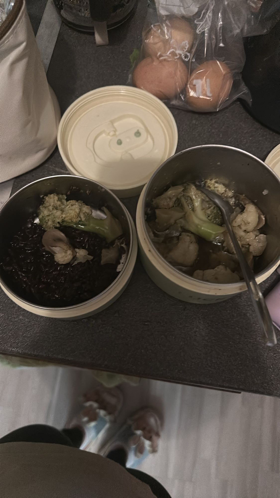 Zwarte rijst met groenten