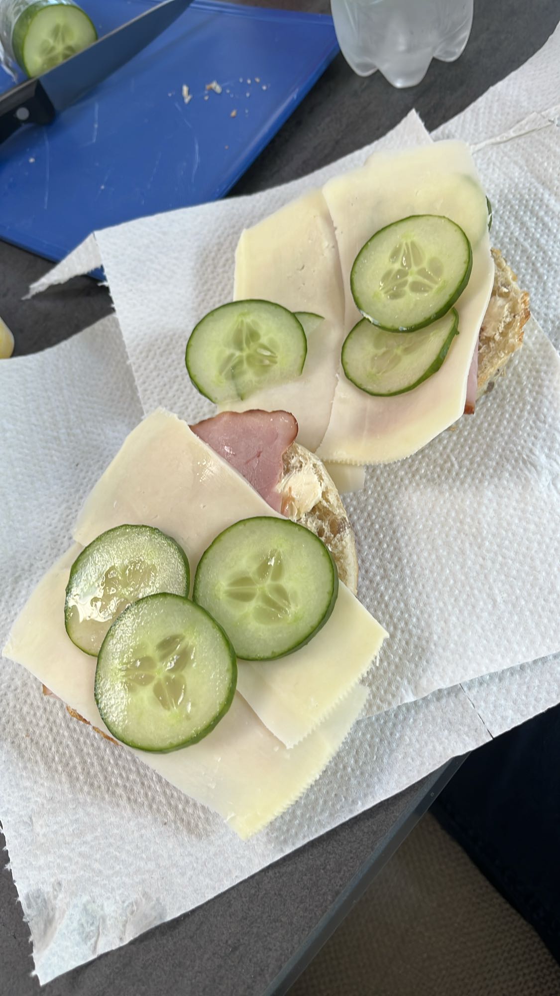 Smörgås med ost och gurka