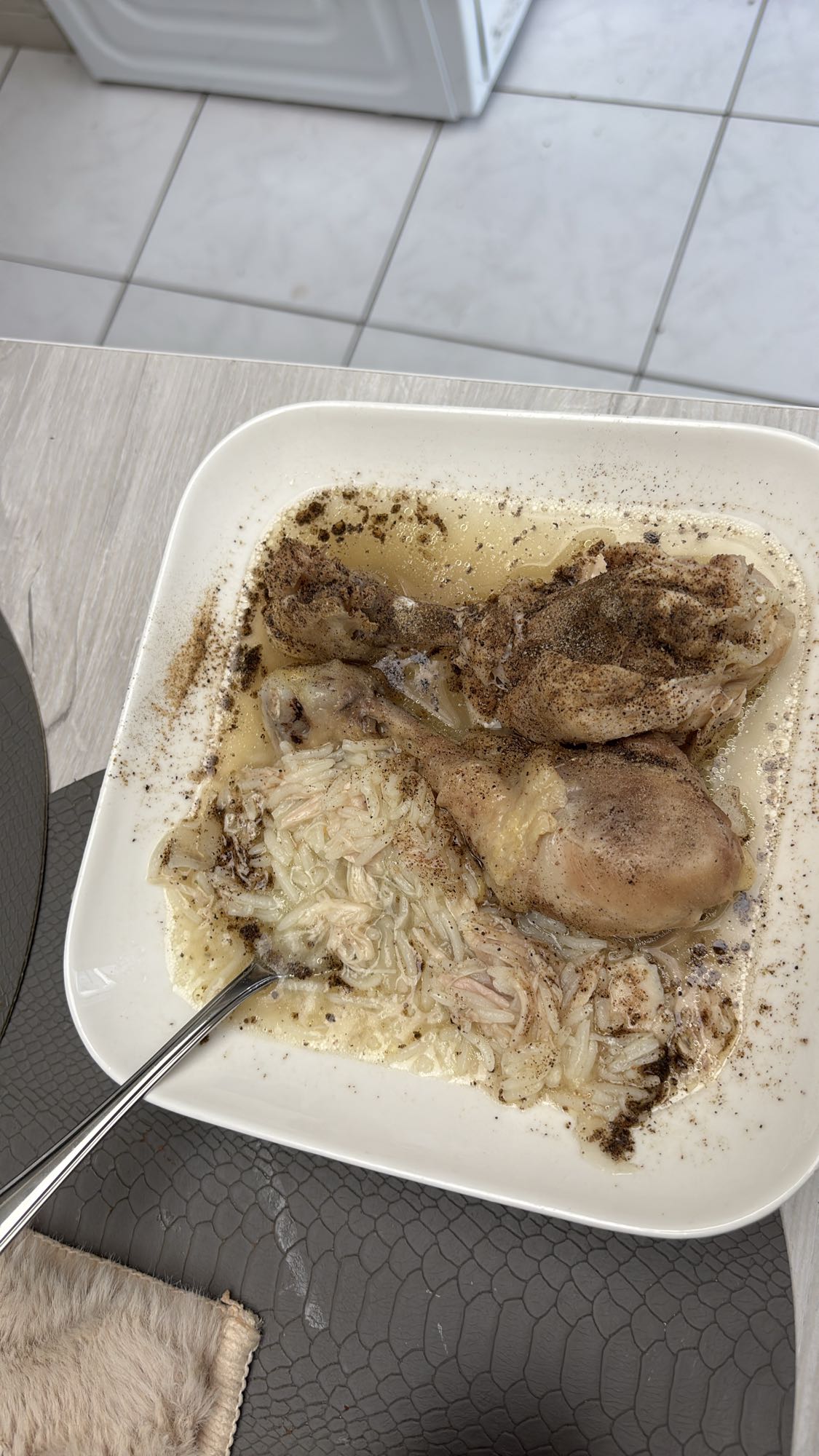 kip met rijst en bouillon