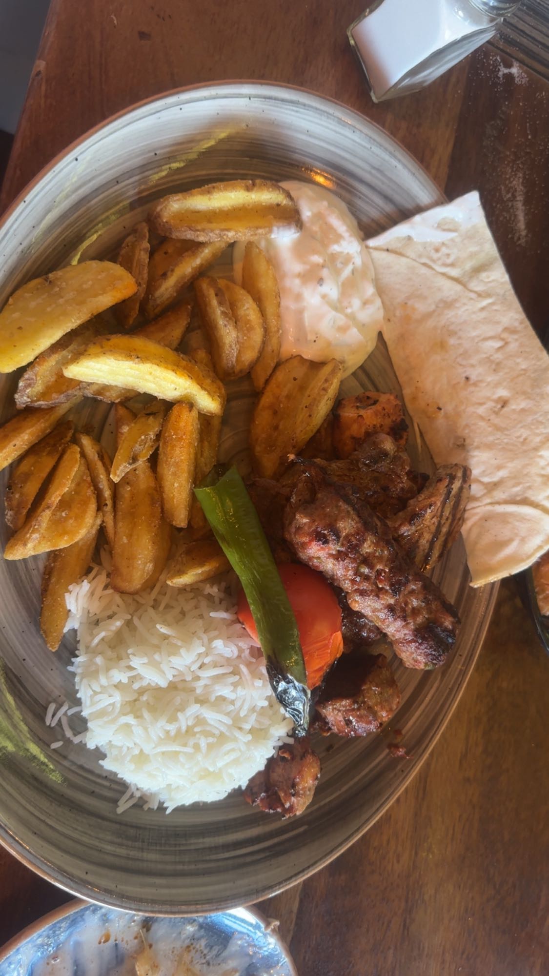 Grilltallrik med ris och potatis