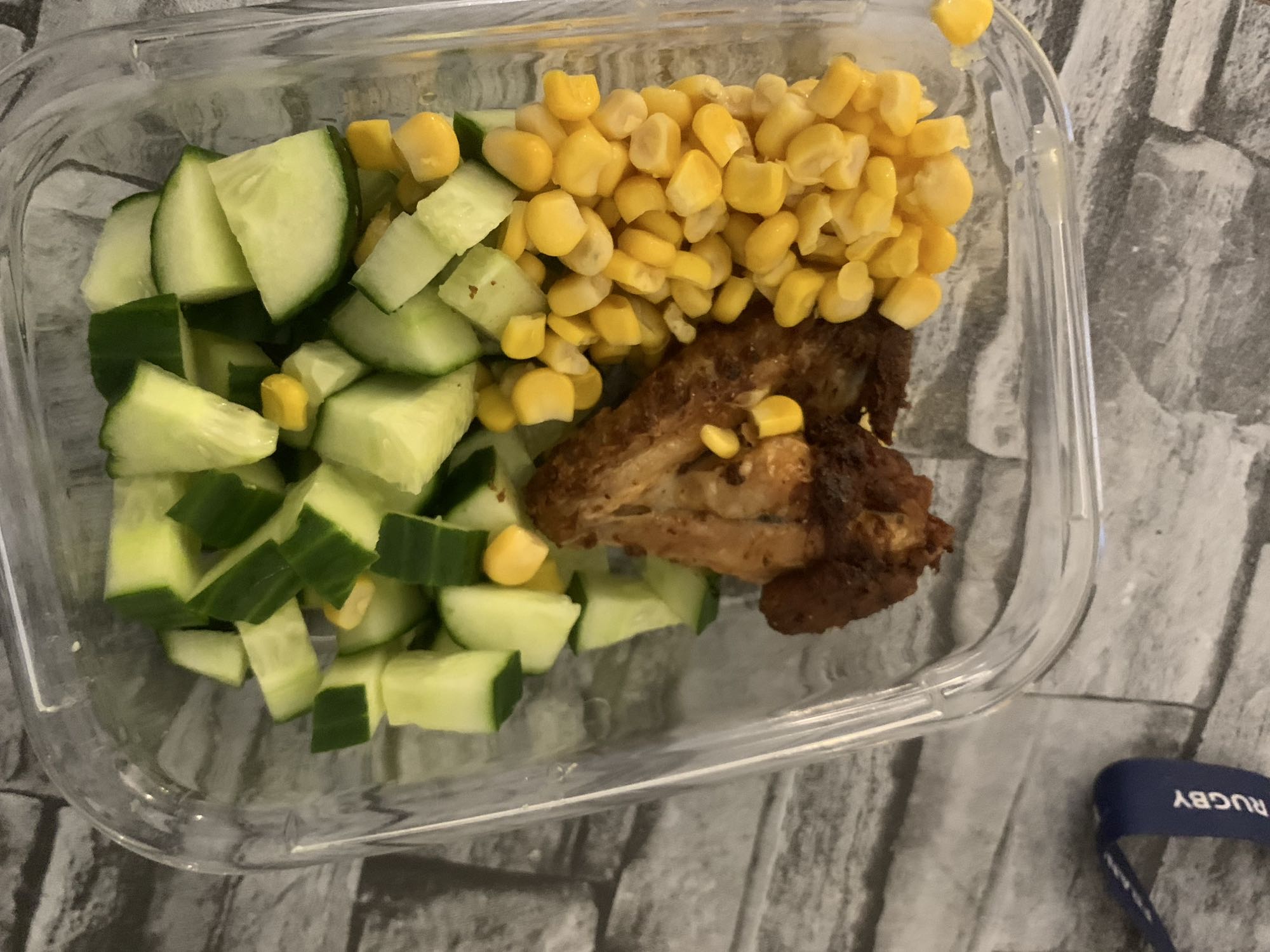 Salade poulet concombre maïs