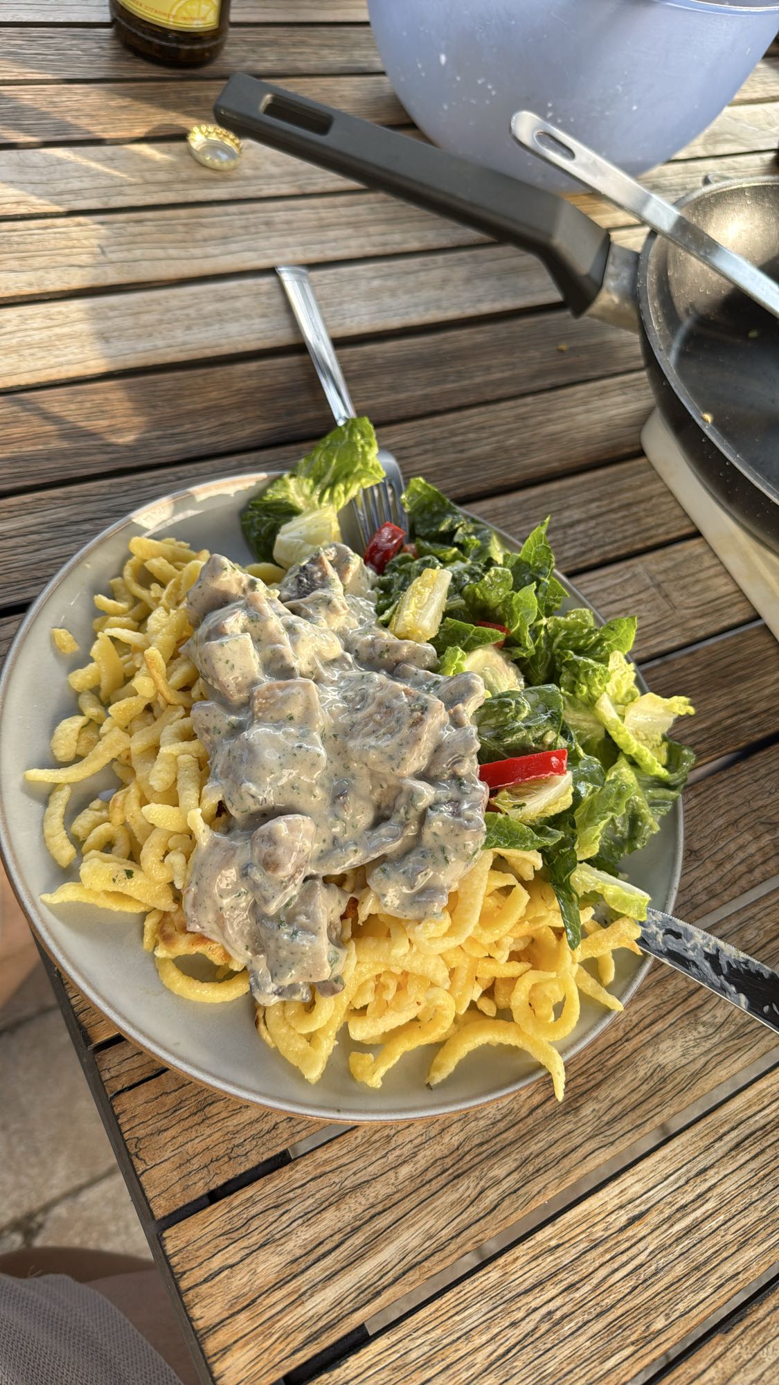 Spätzle mit Pilzrahm und Salat