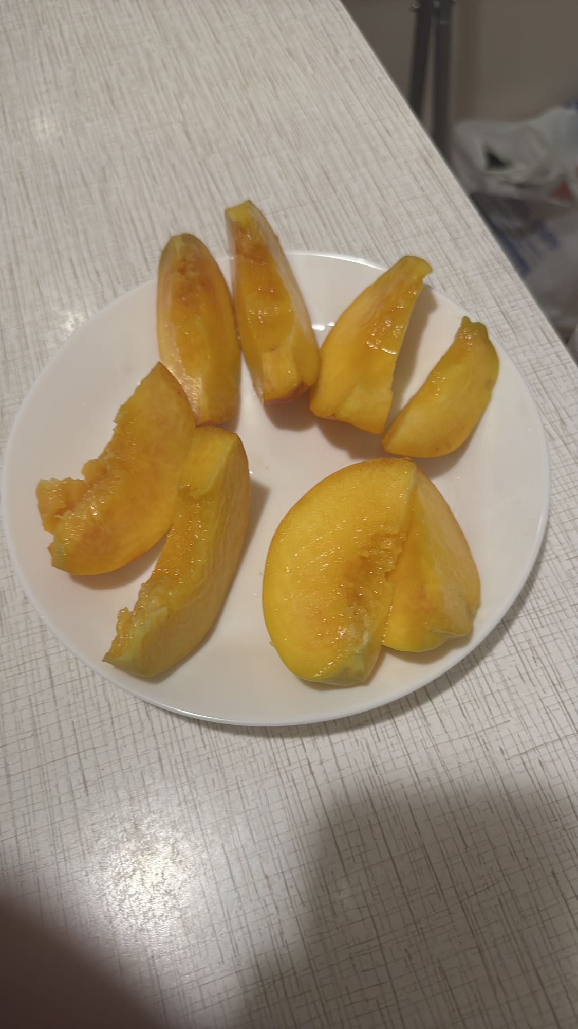 нарезанный персик