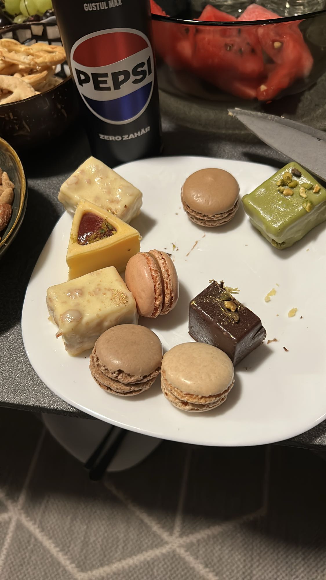 Édességek tálalva