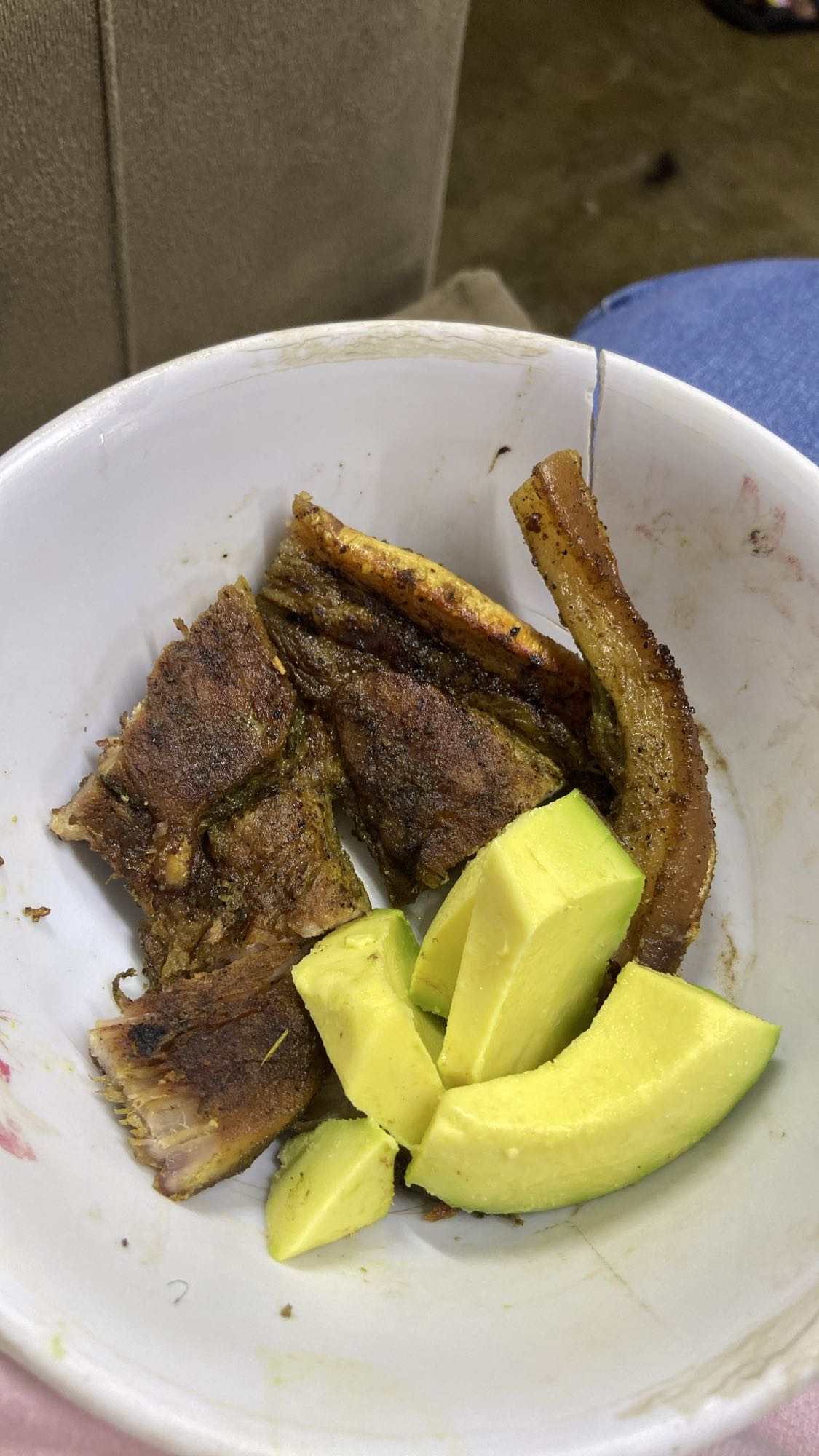 Costillas con aguacate