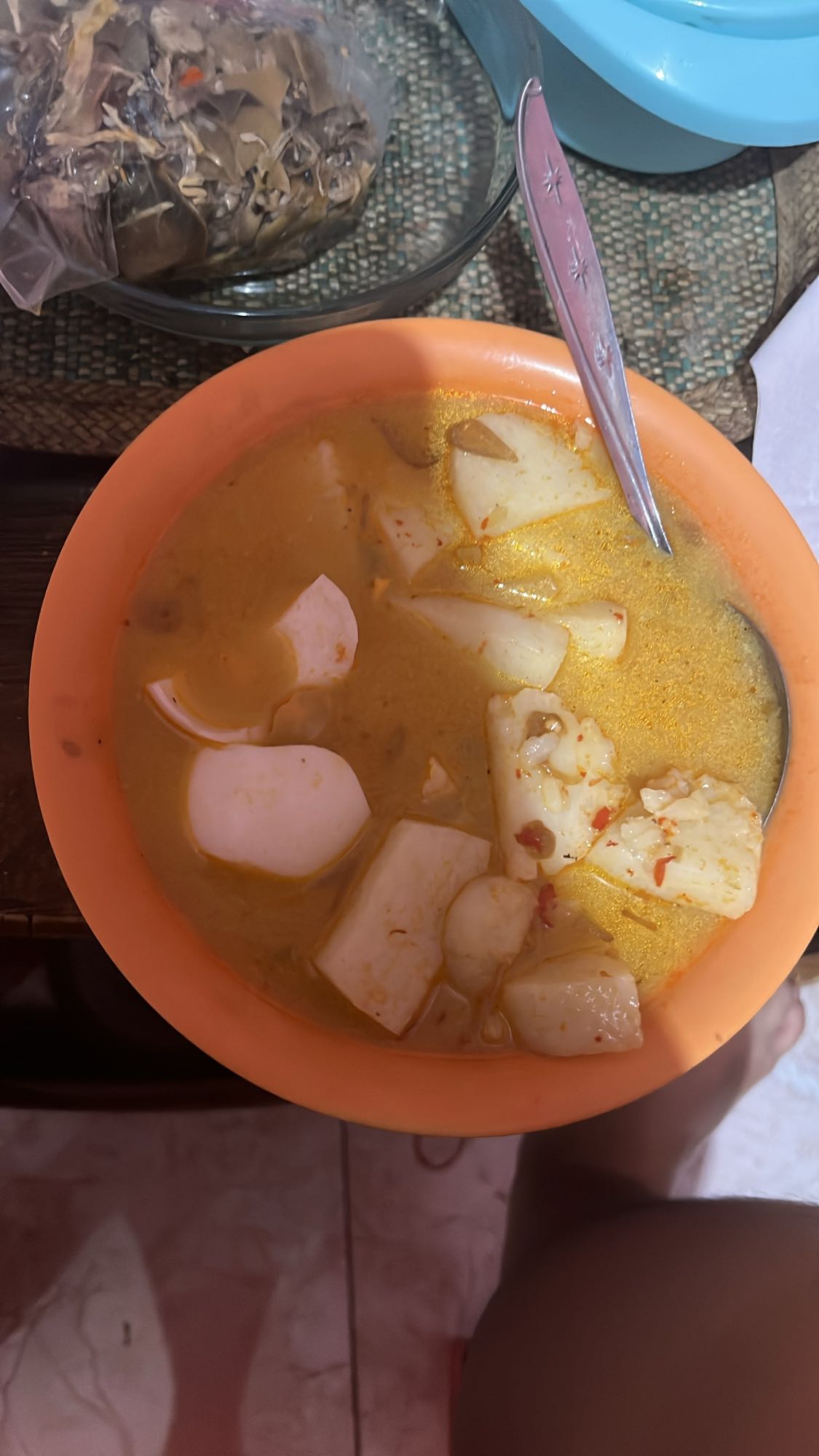 Spicy coconut root soup