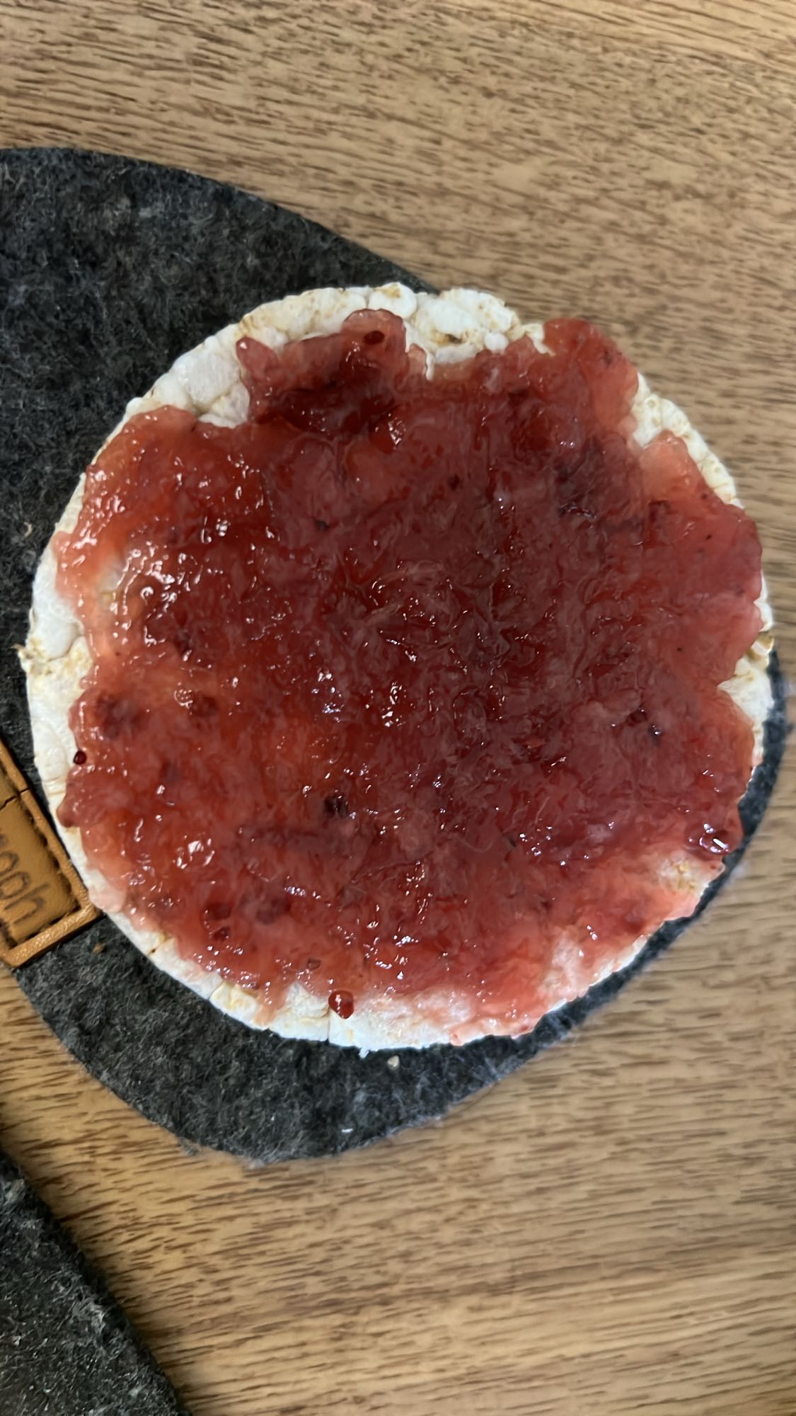 Reiswaffel mit Marmelade