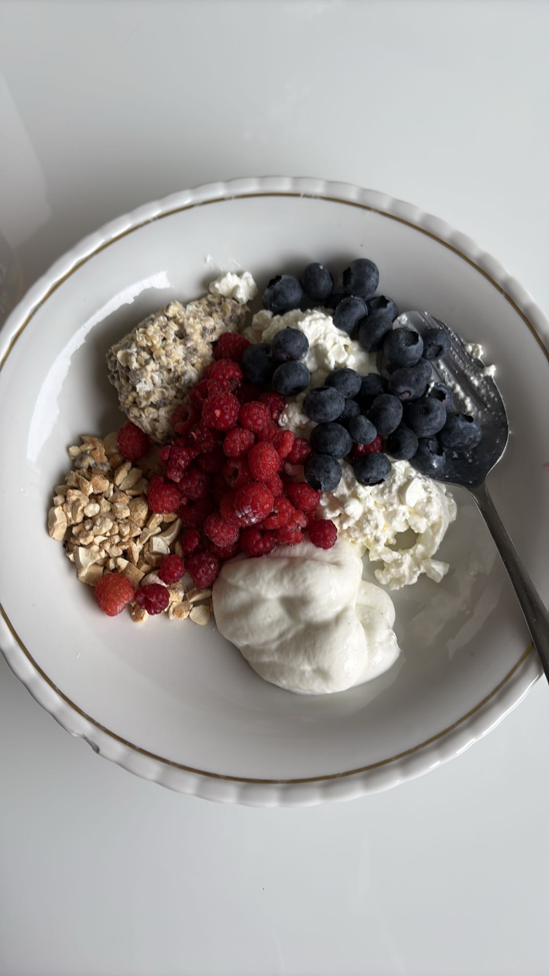 Berry Yogurt Power Bowl