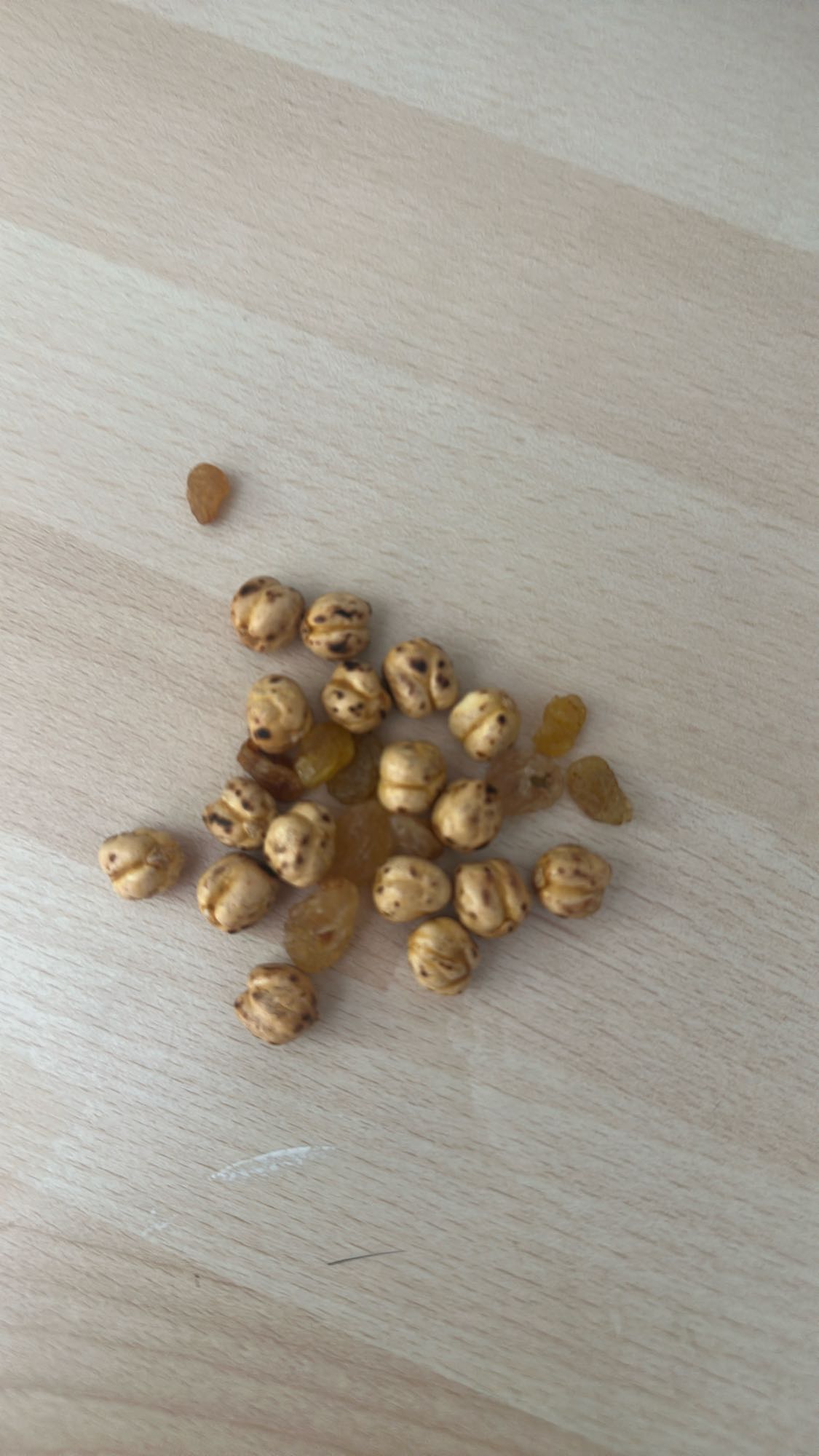 Leblebi ve kuru üzüm