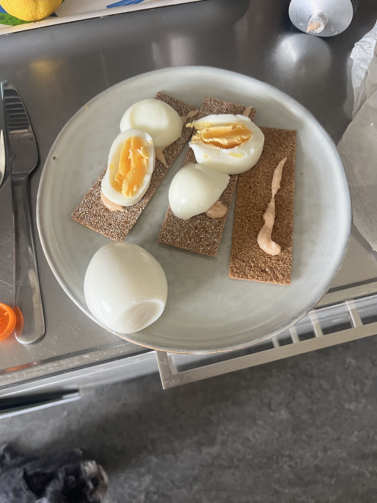 Ägg på knäckebröd