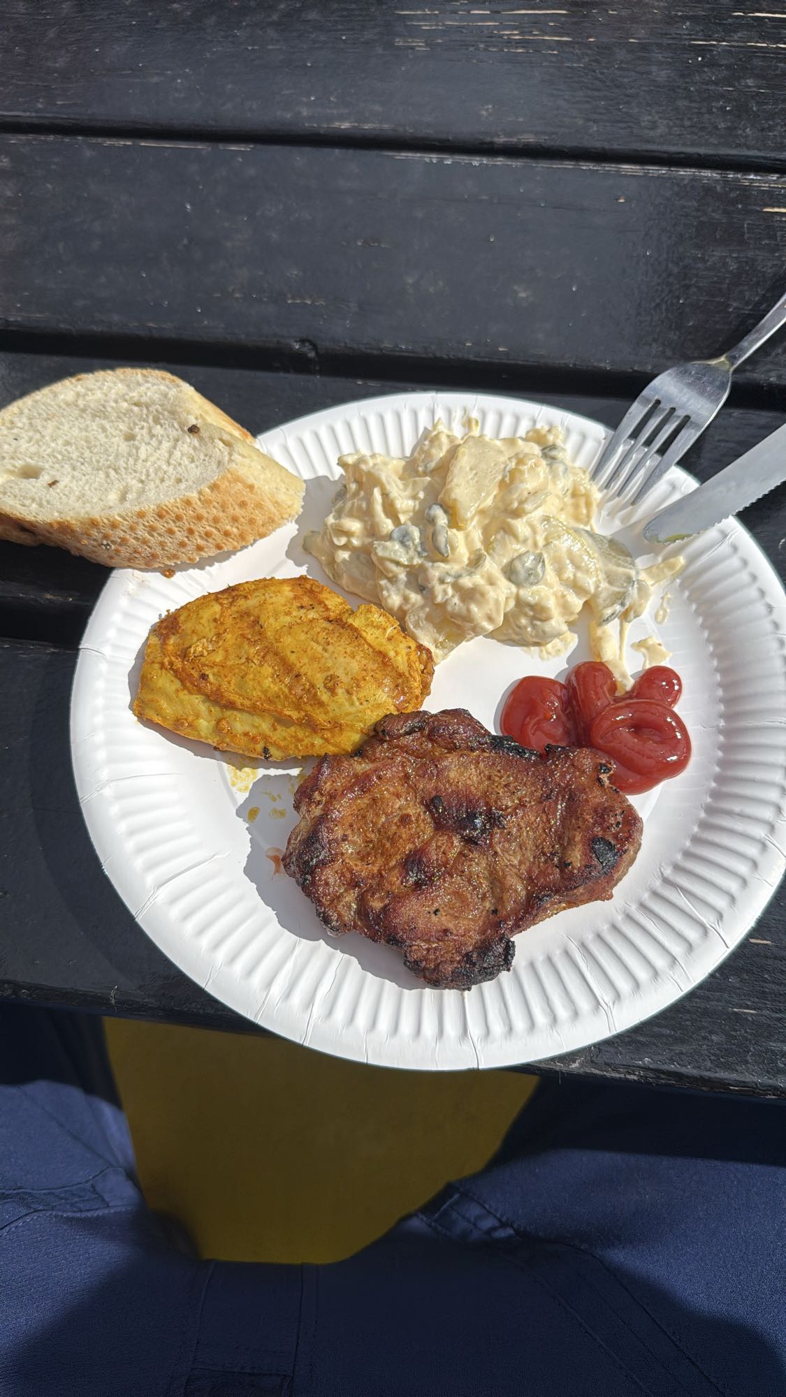 Grillowany obiad z sałatką