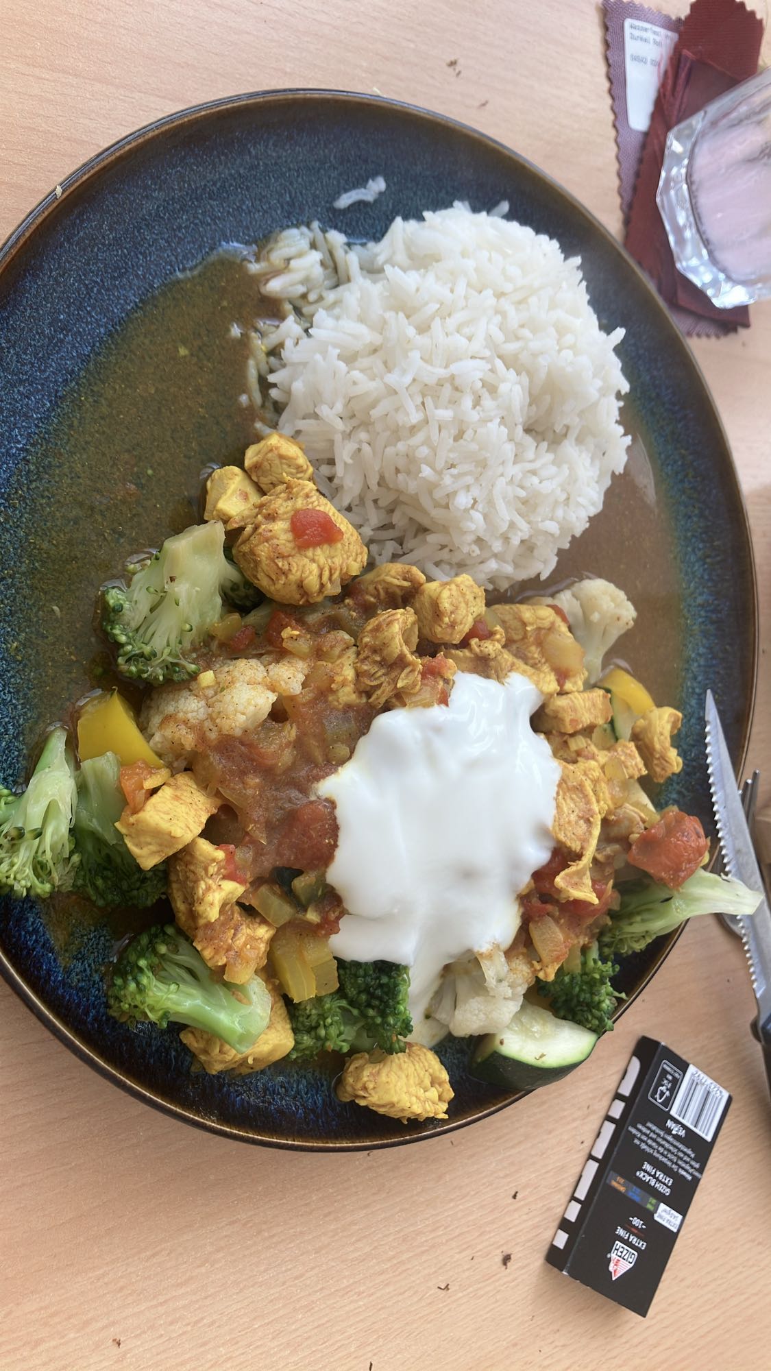 Frango ao curry com arroz