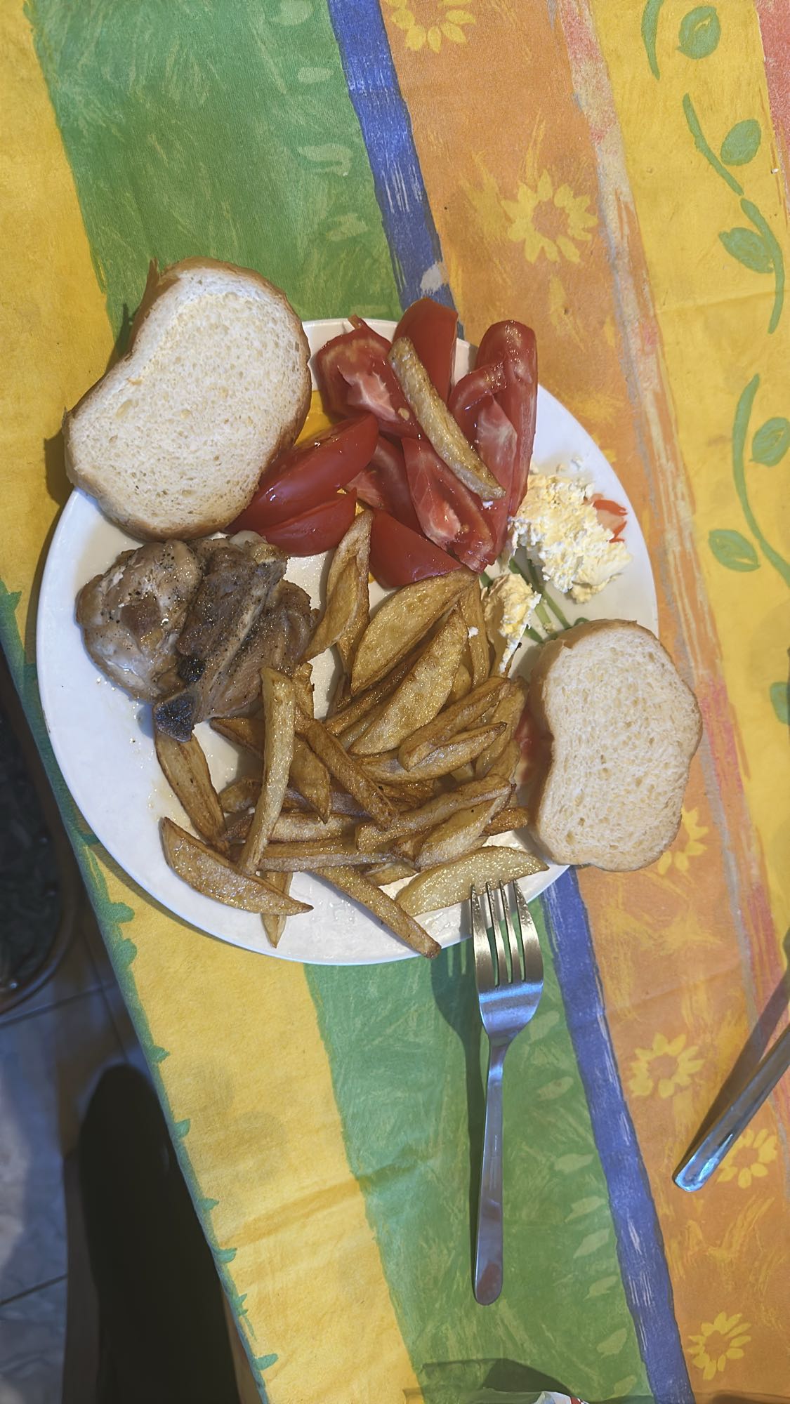 Chicken, fries, bread & salad