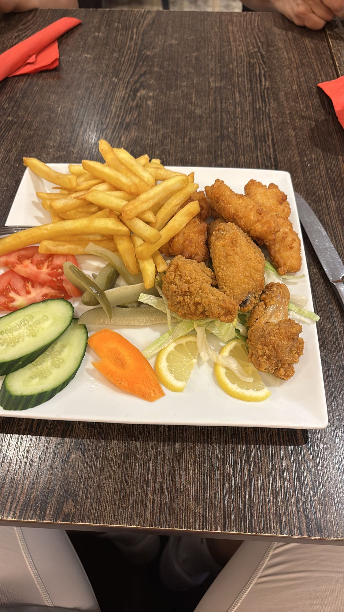 Gefrituurde kip met friet