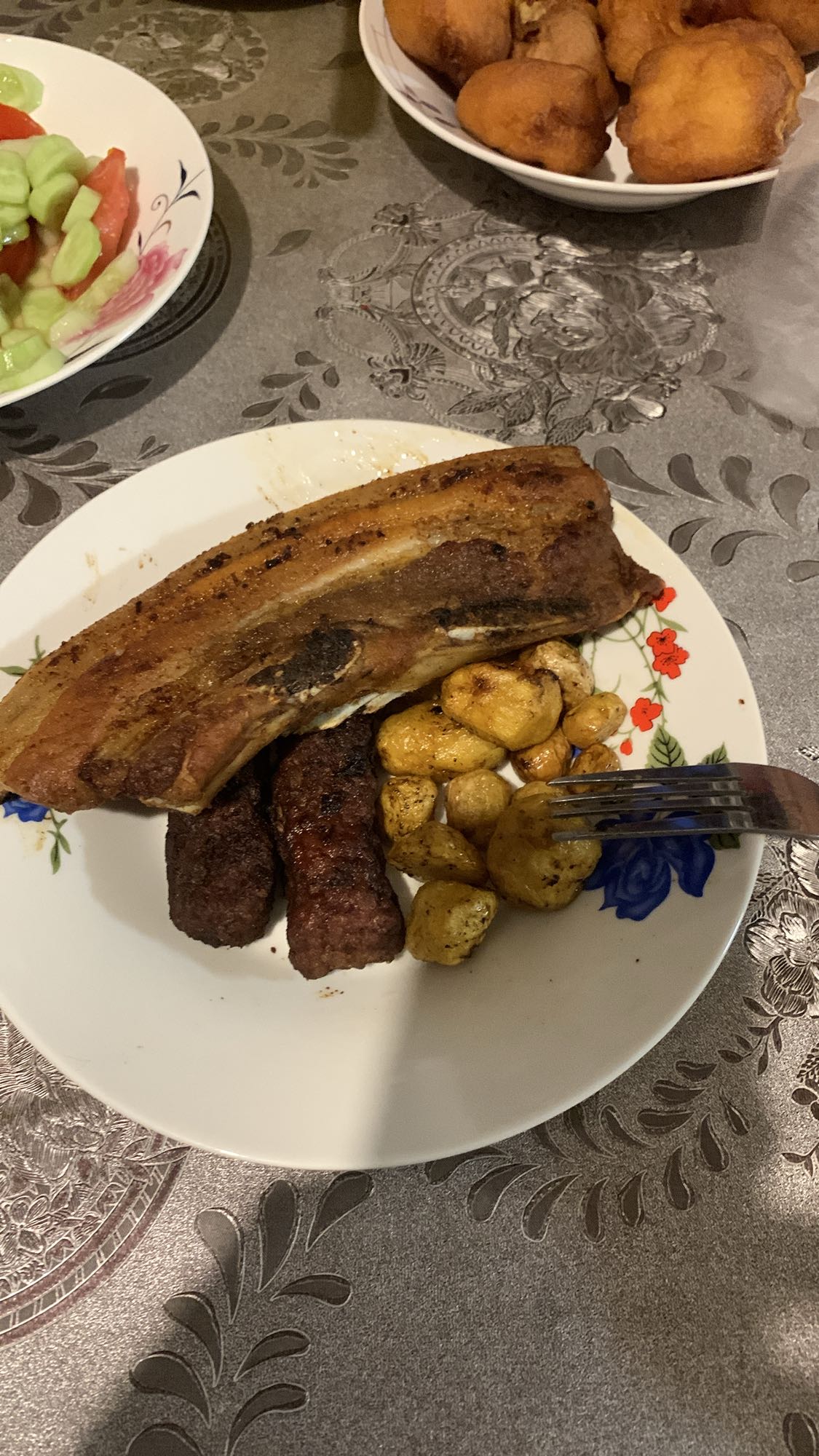 Friptură cu cartofi și mici