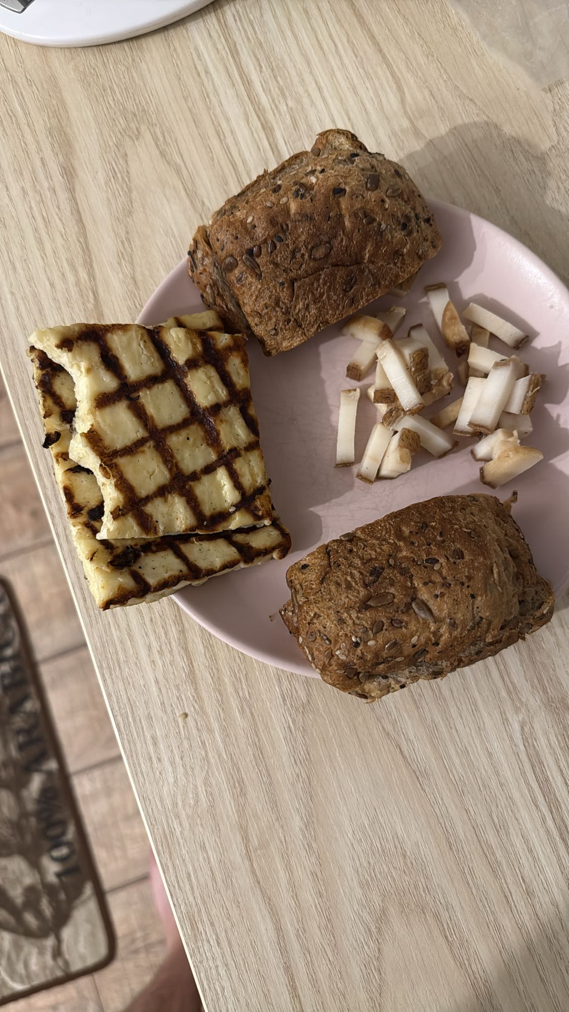 Brânză la grătar cu pâine