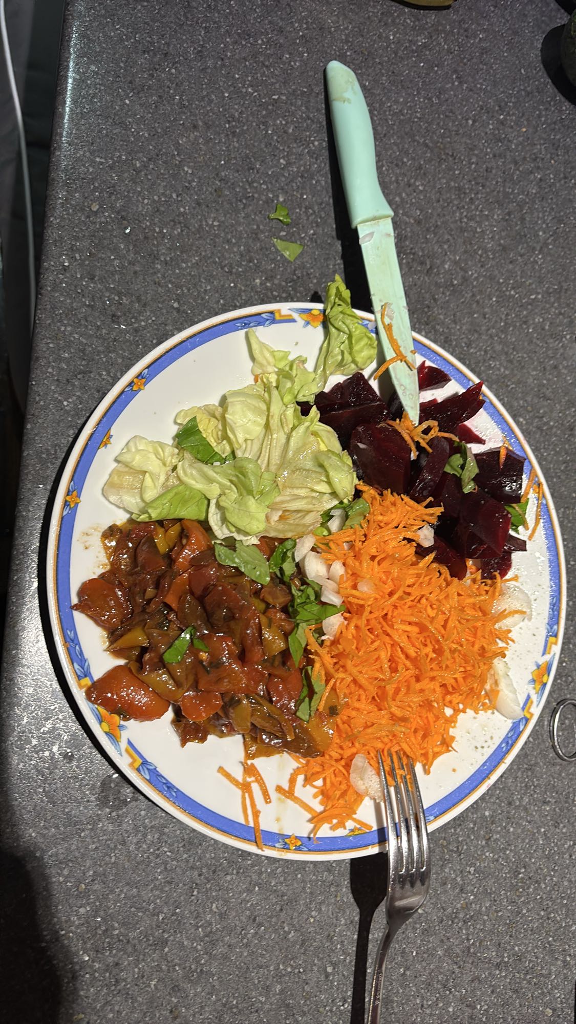 Assiette de légumes frais