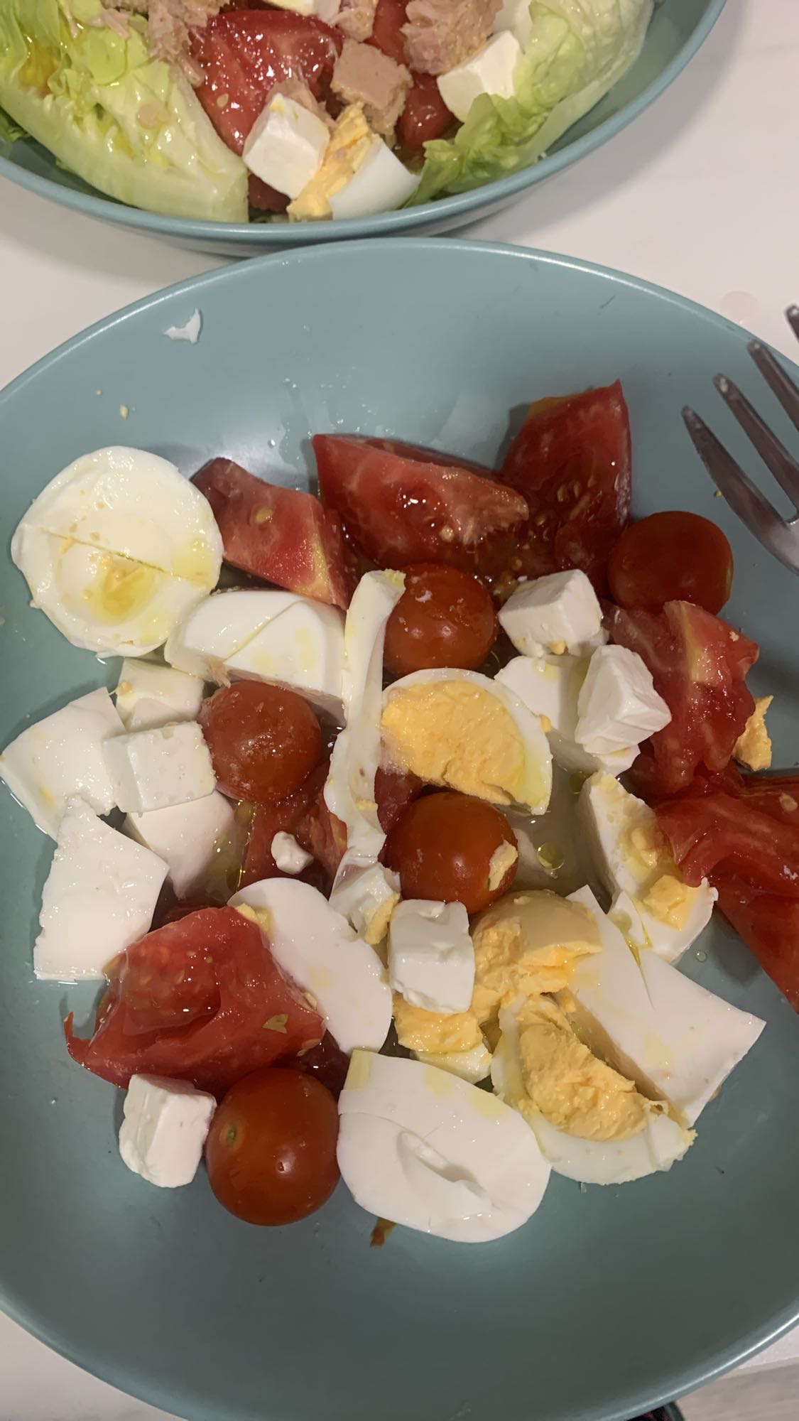 Ensalada con huevo y queso