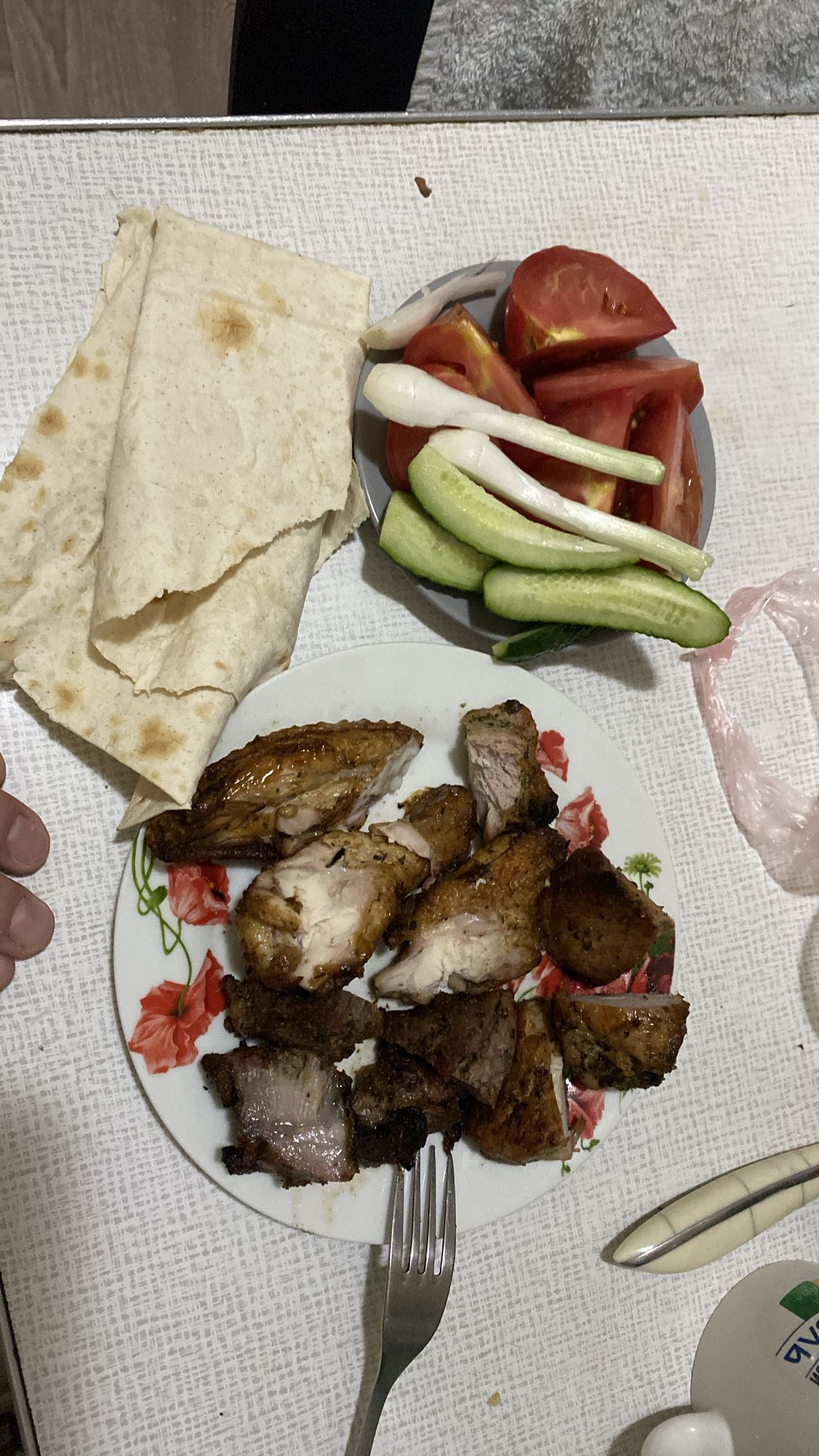 Шашлык с лавашом и овощами