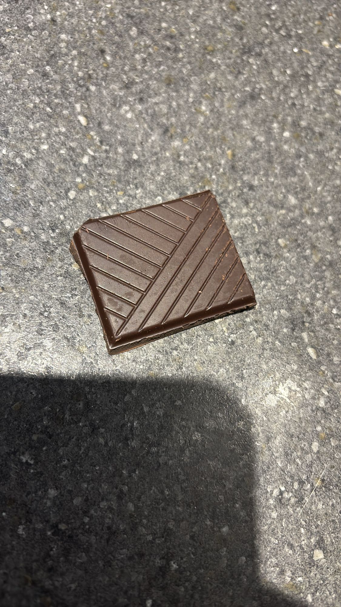 Carré de chocolat noir