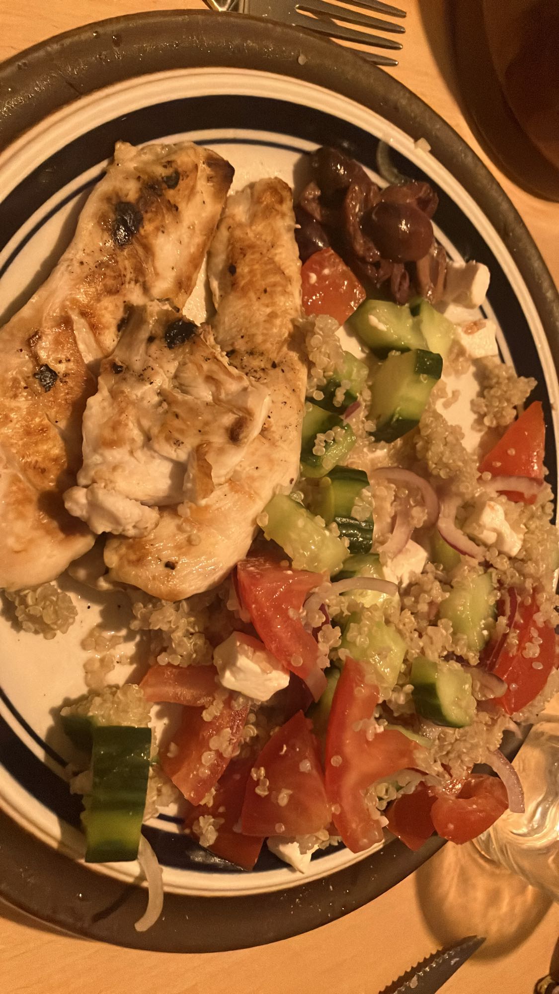 Frango com salada grega